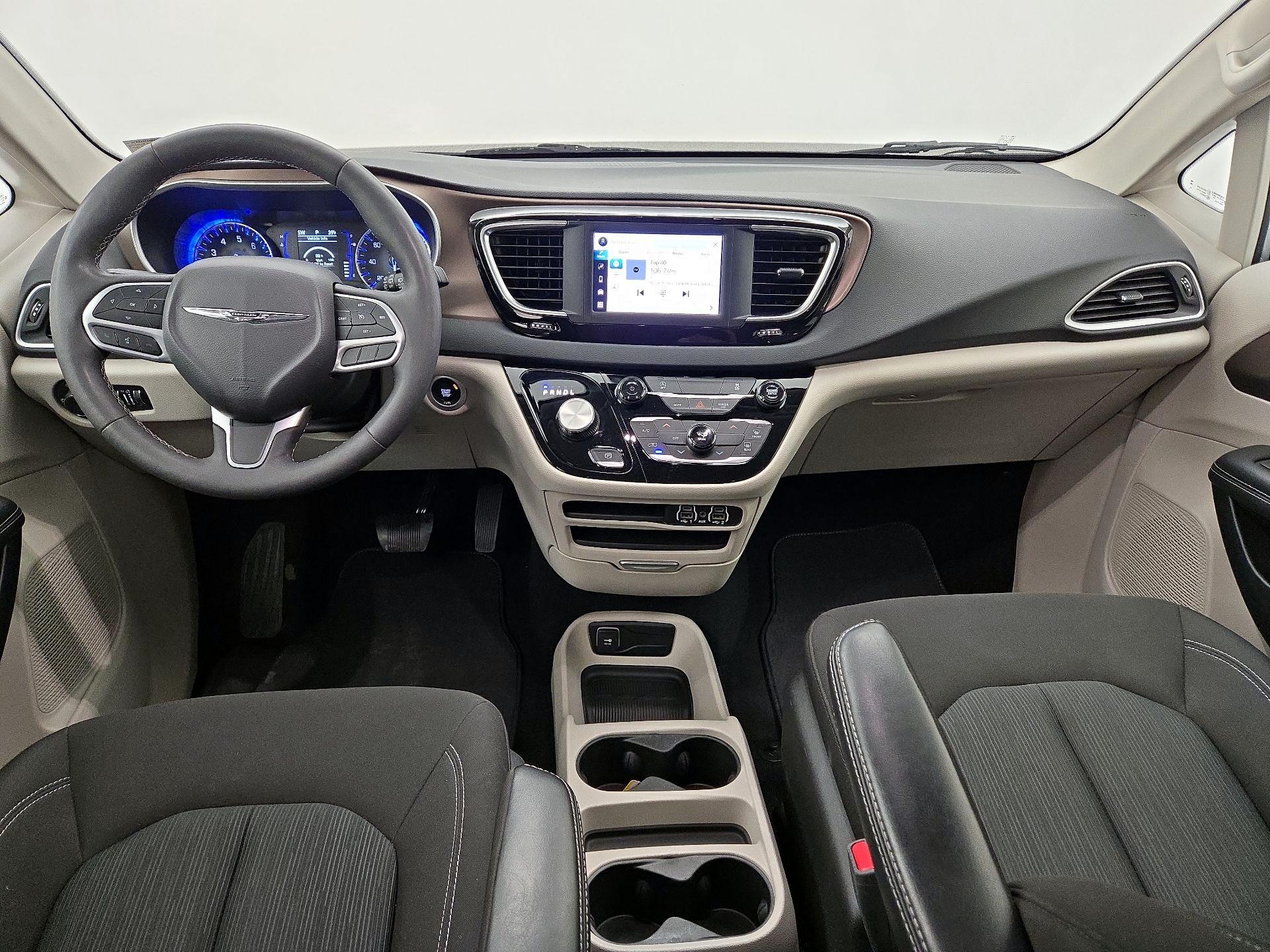 Thumbnail: 2023 Chrysler Voyager - 9