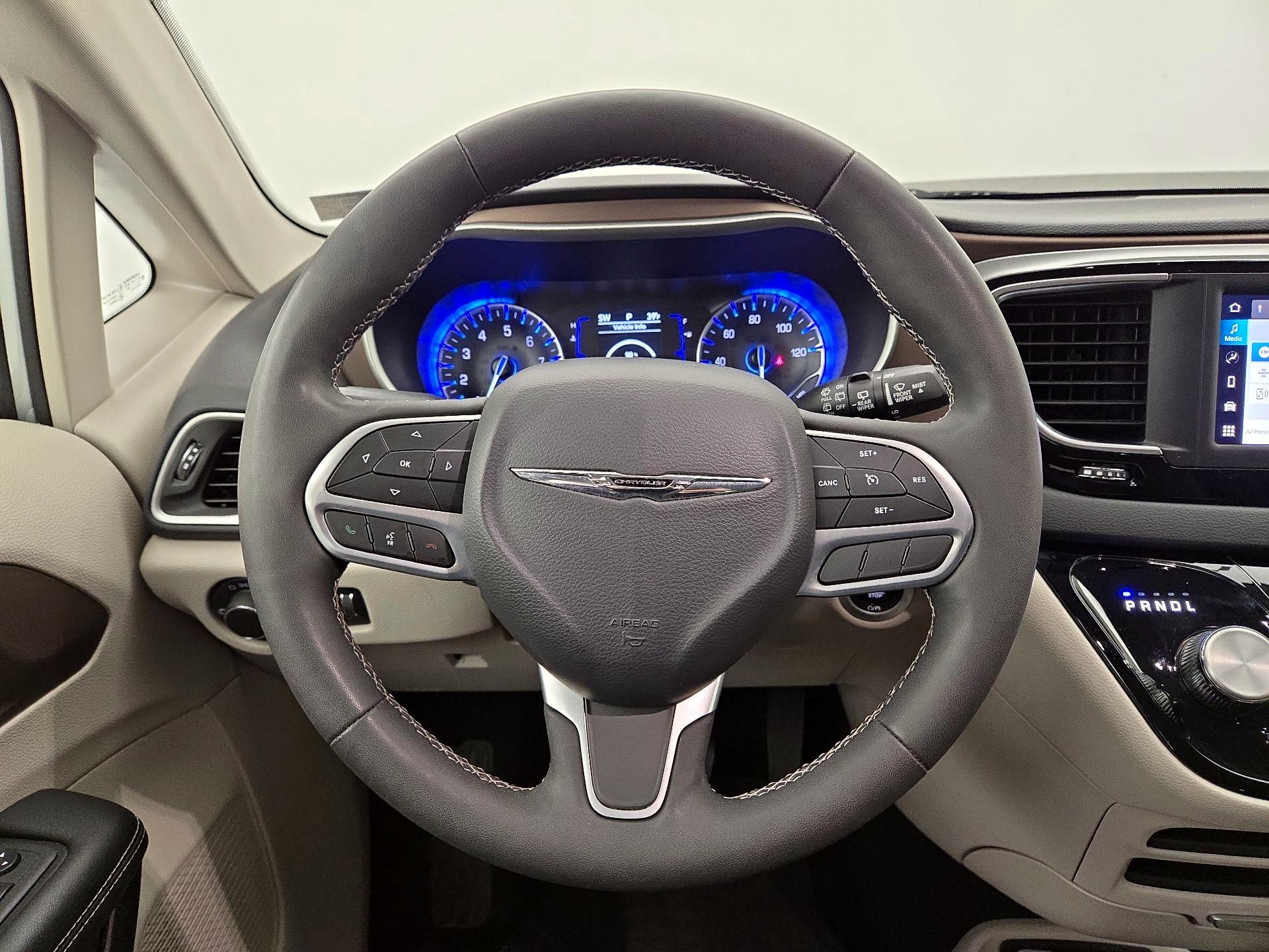 Thumbnail: 2023 Chrysler Voyager - 10