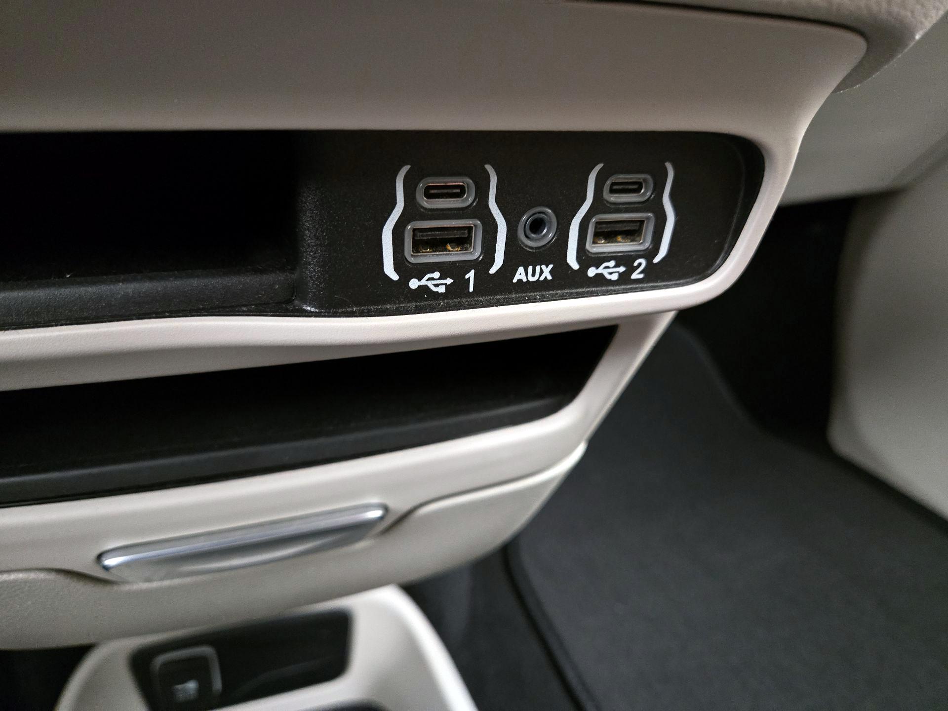 Thumbnail: 2023 Chrysler Voyager - 18