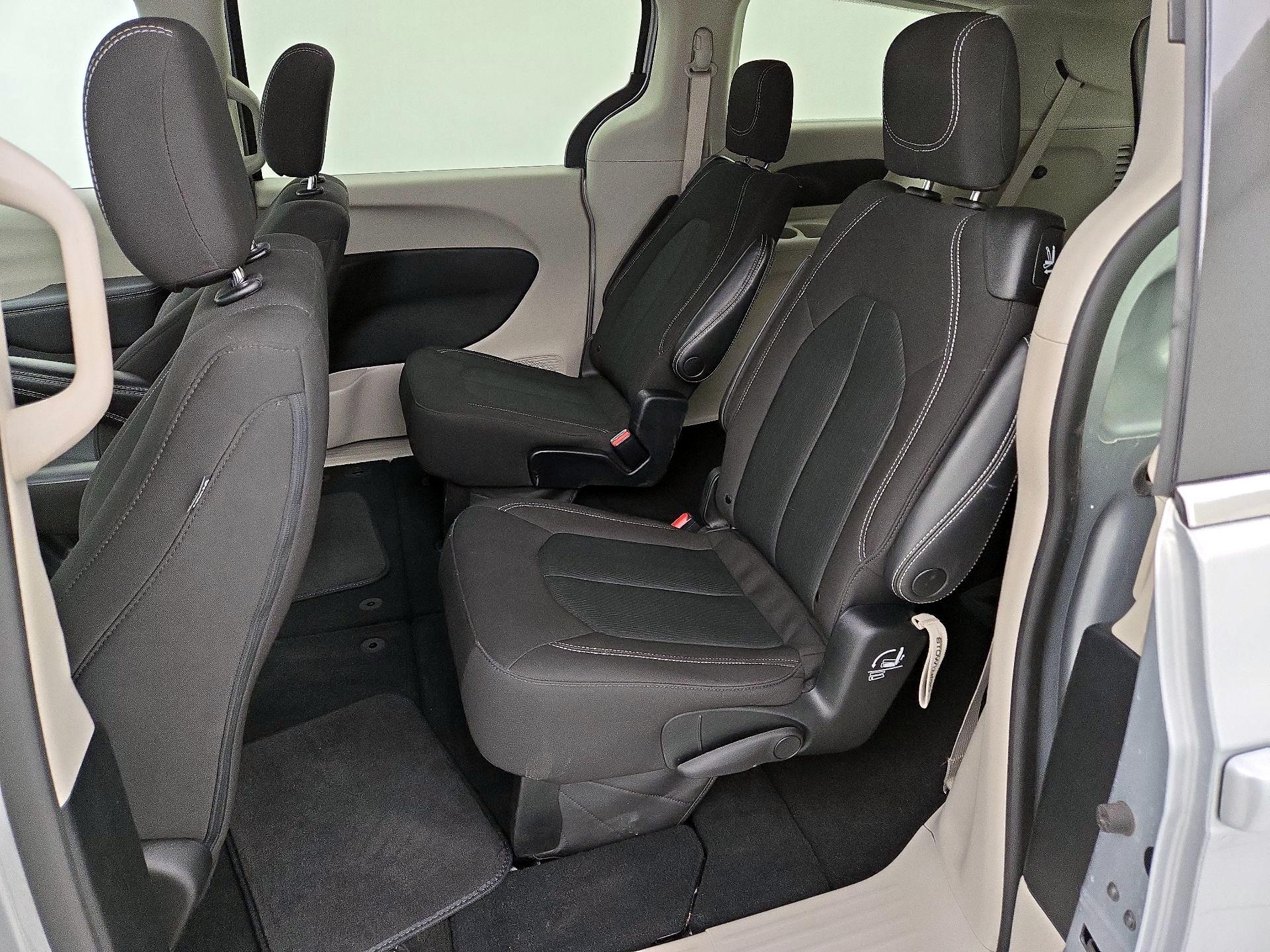 Thumbnail: 2023 Chrysler Voyager - 19