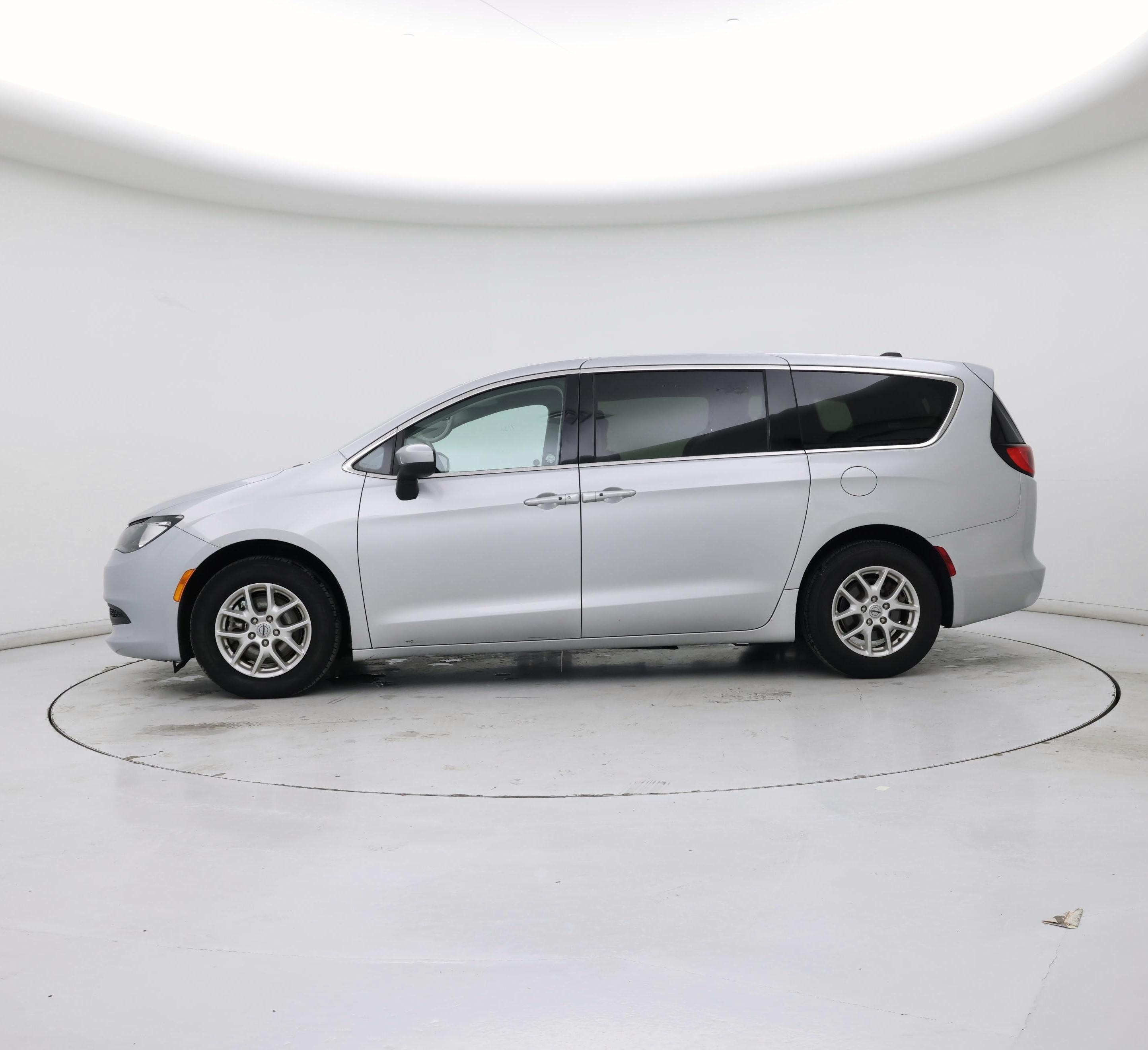 Thumbnail: 2023 Chrysler Voyager - 3