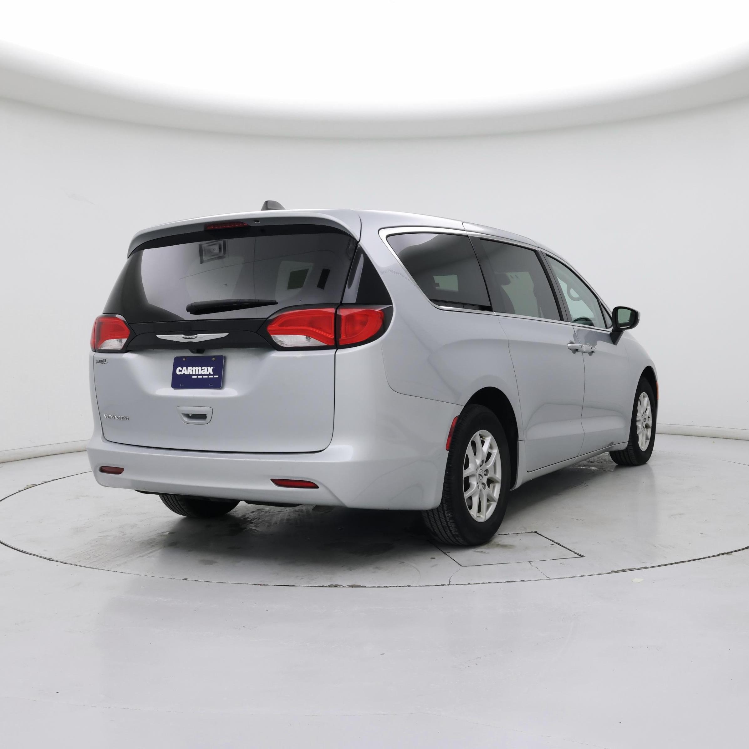 Thumbnail: 2023 Chrysler Voyager - 8