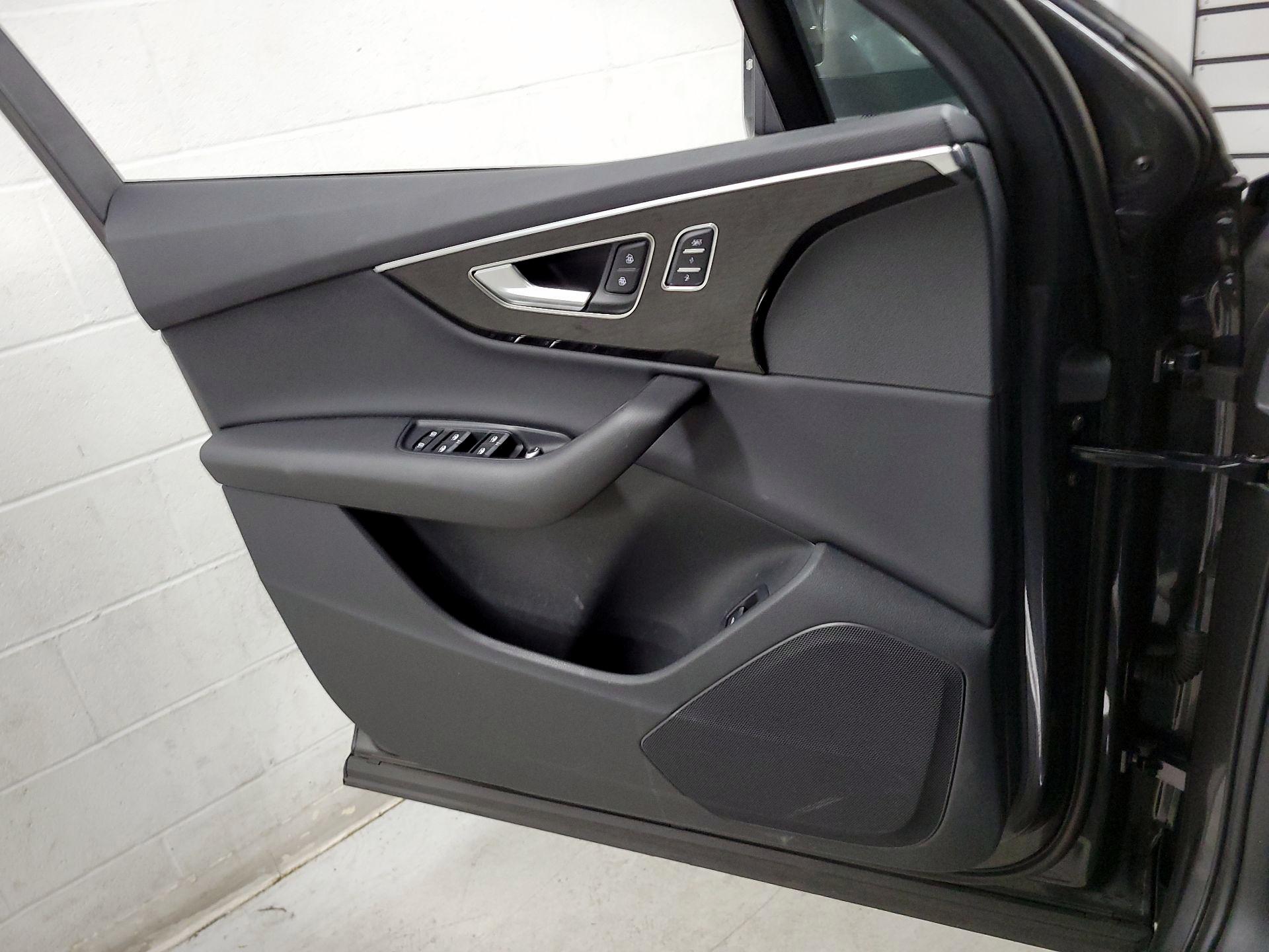 Thumbnail: 2023 Audi Q7 - 10