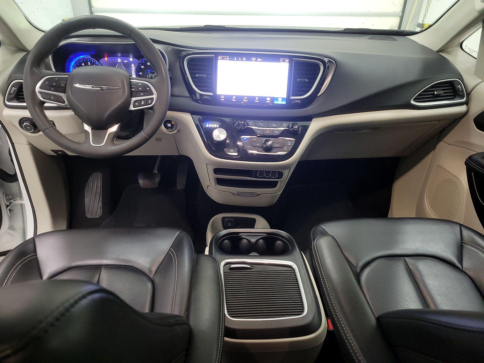 Thumbnail: 2023 Chrysler Pacifica - 9