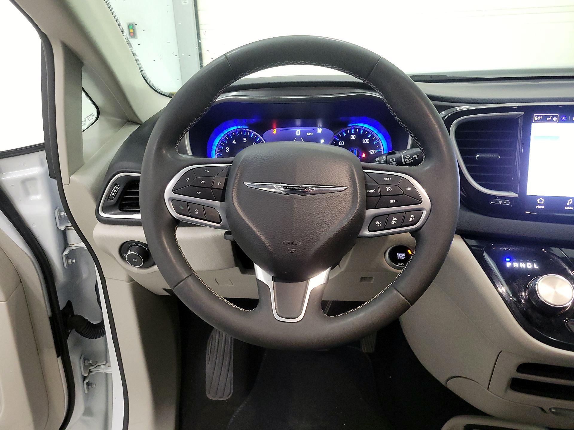 Thumbnail: 2023 Chrysler Pacifica - 10