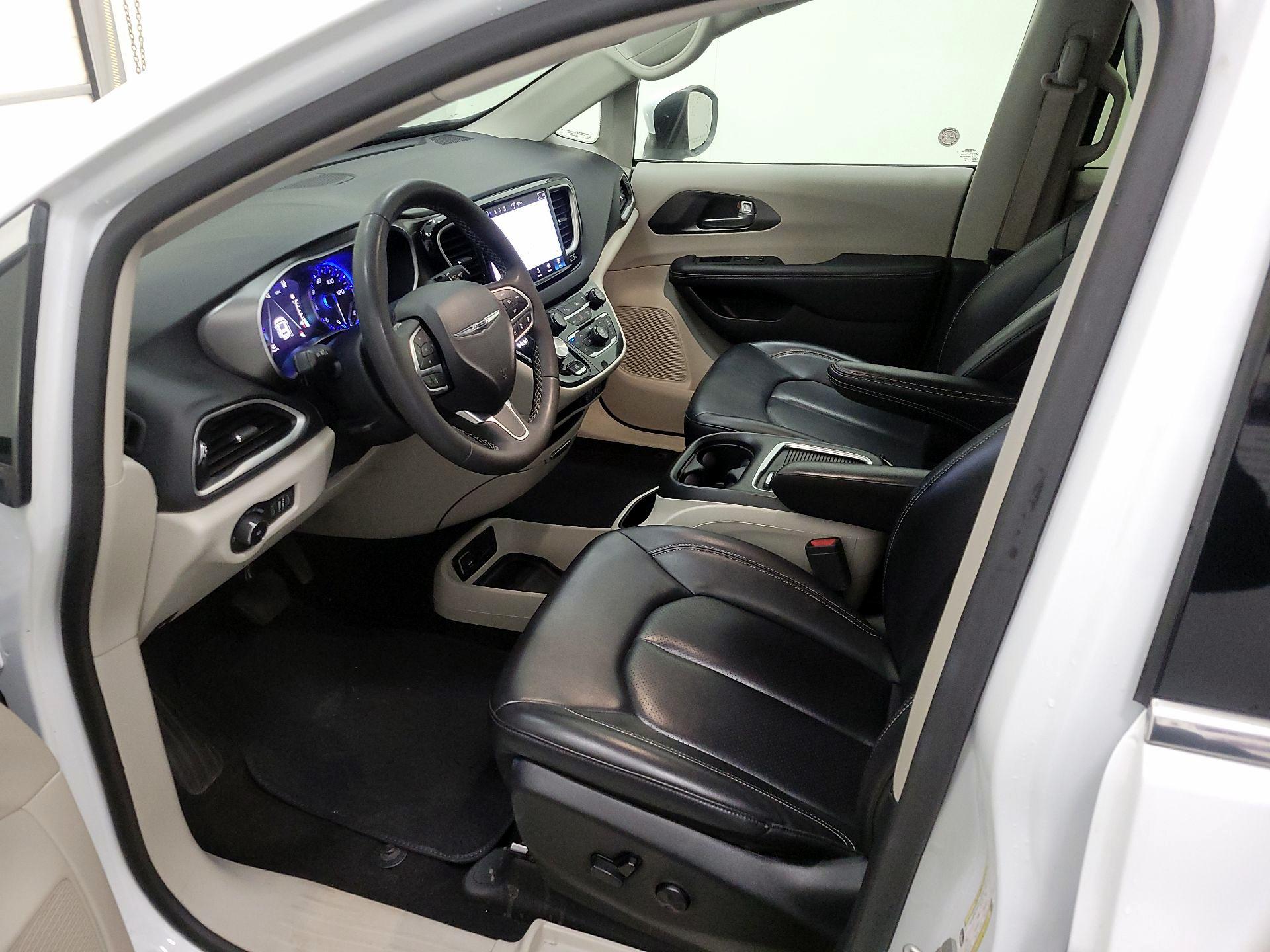 Thumbnail: 2023 Chrysler Pacifica - 11