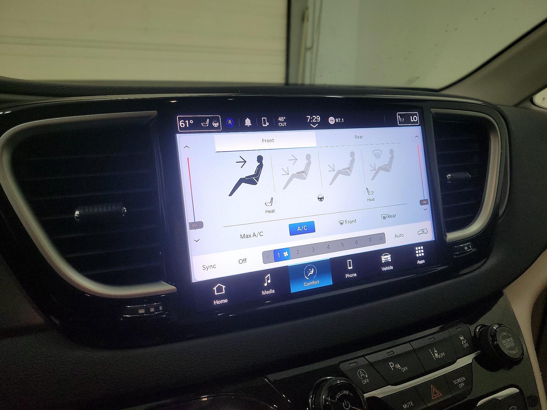 Thumbnail: 2023 Chrysler Pacifica - 15