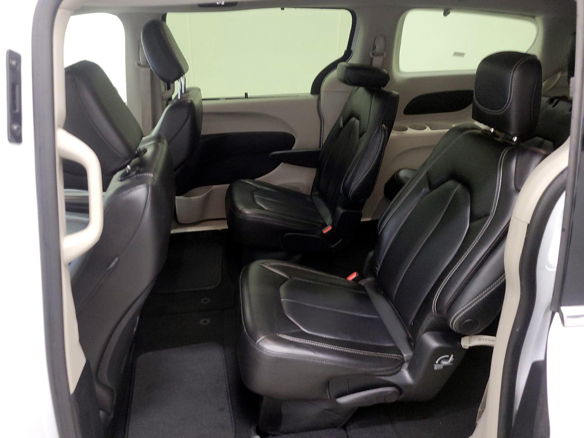 Thumbnail: 2023 Chrysler Pacifica - 18