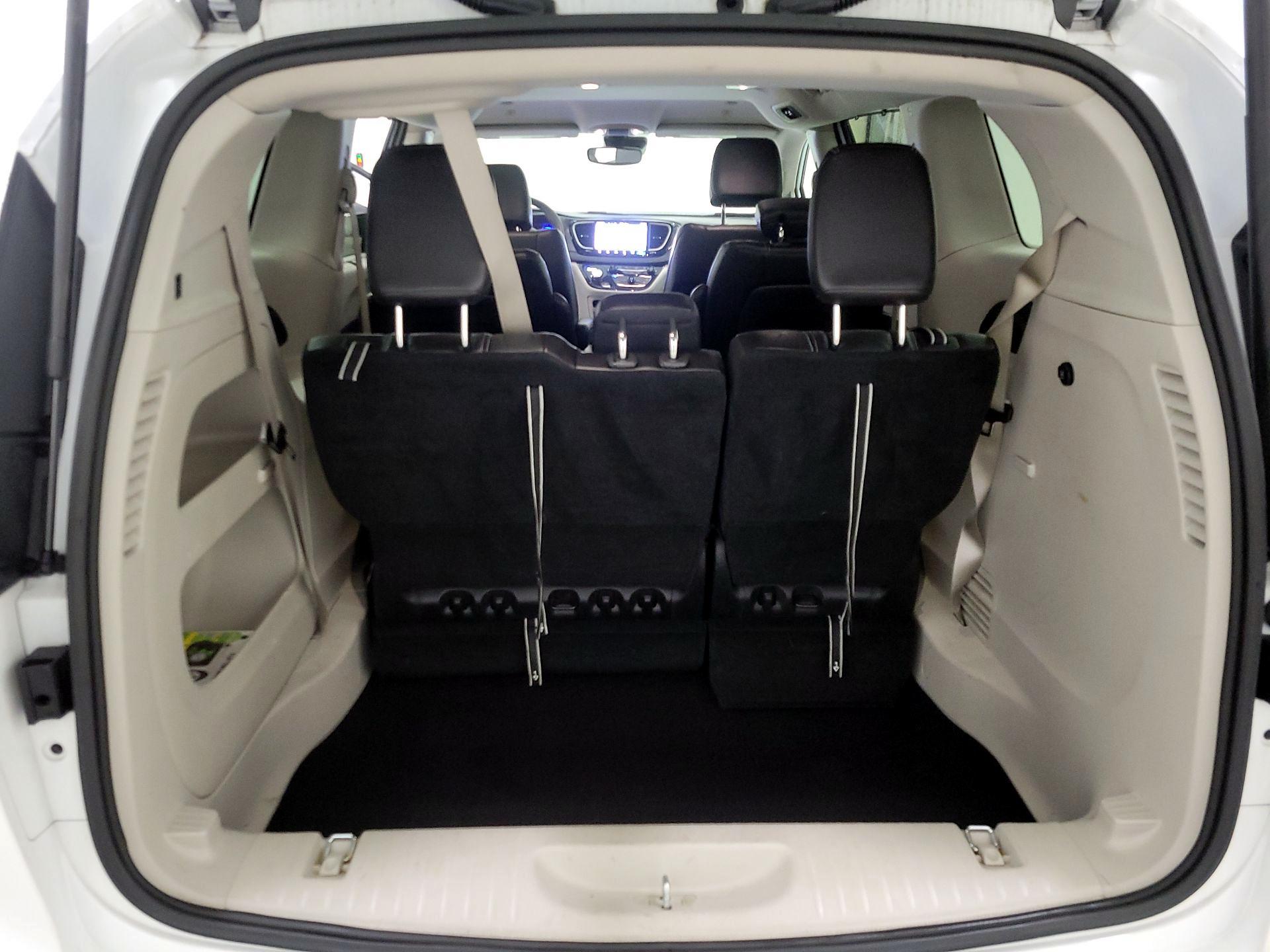 Thumbnail: 2023 Chrysler Pacifica - 20