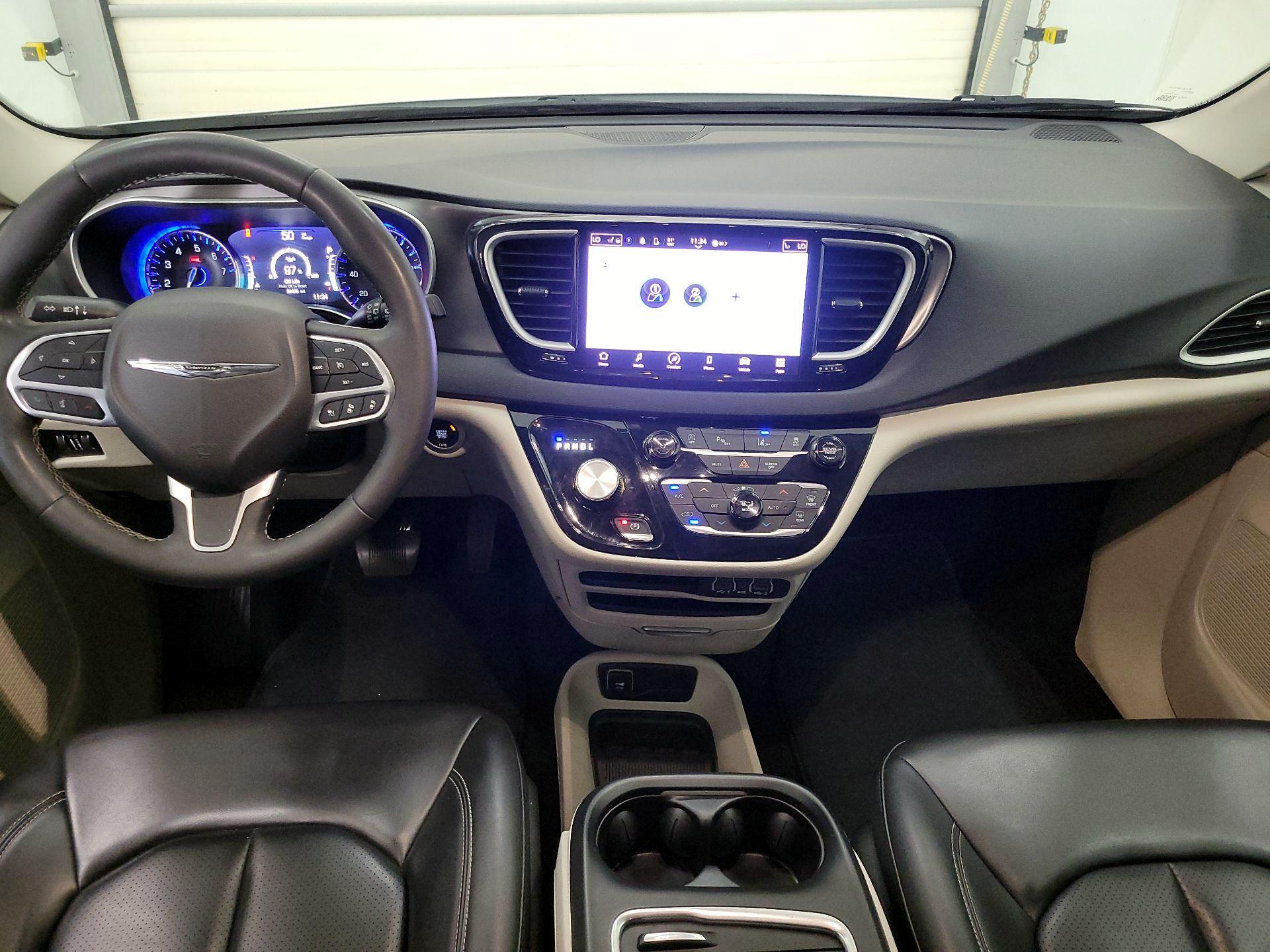 Thumbnail: 2023 Chrysler Pacifica - 9