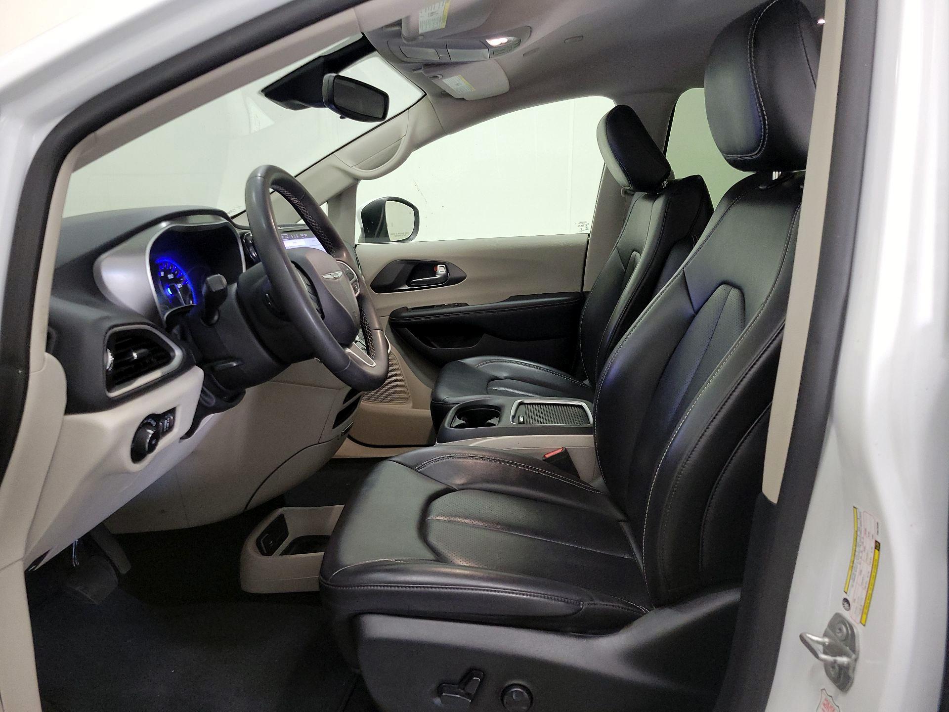 Thumbnail: 2023 Chrysler Pacifica - 11