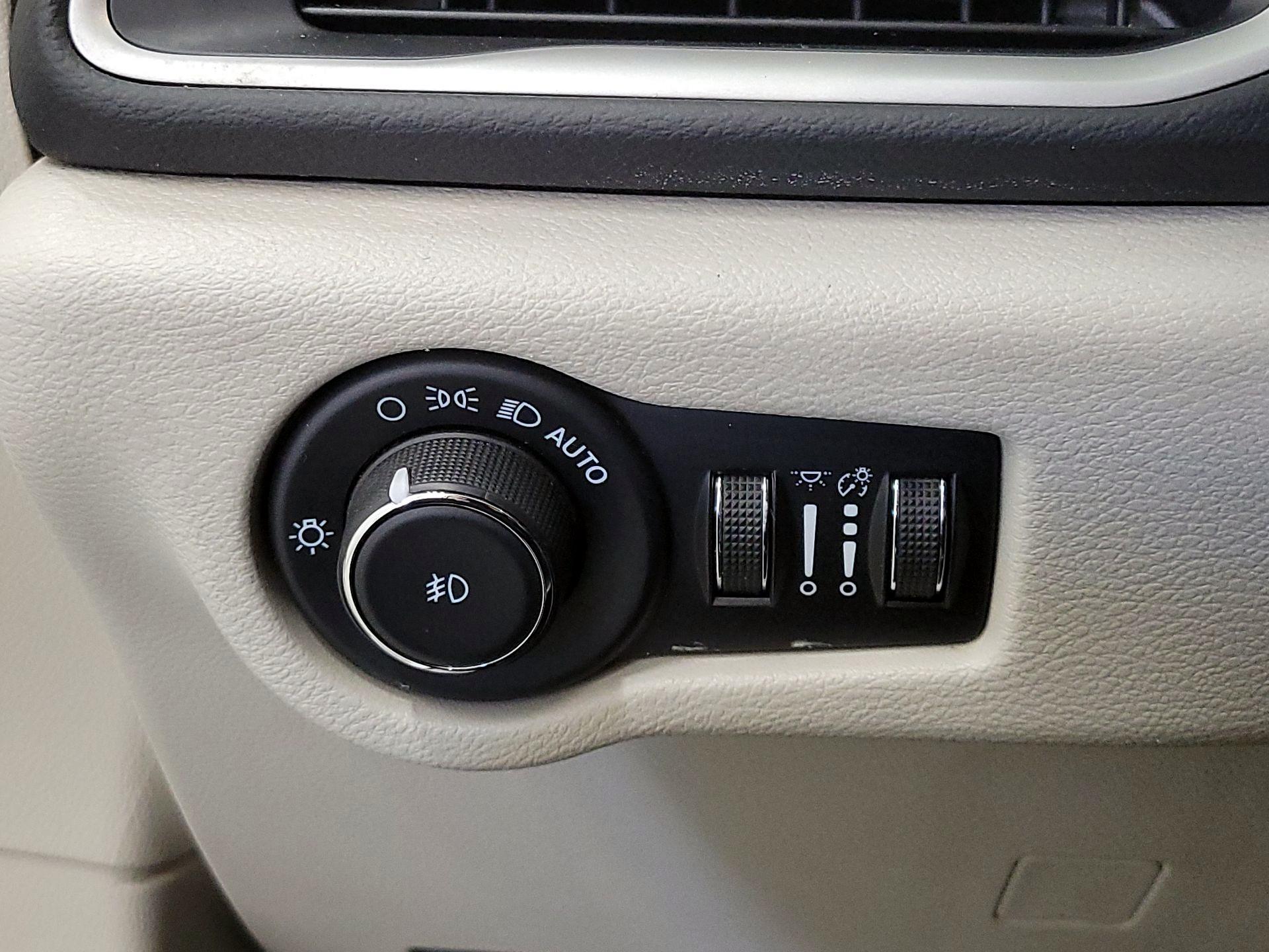 Thumbnail: 2023 Chrysler Pacifica - 13