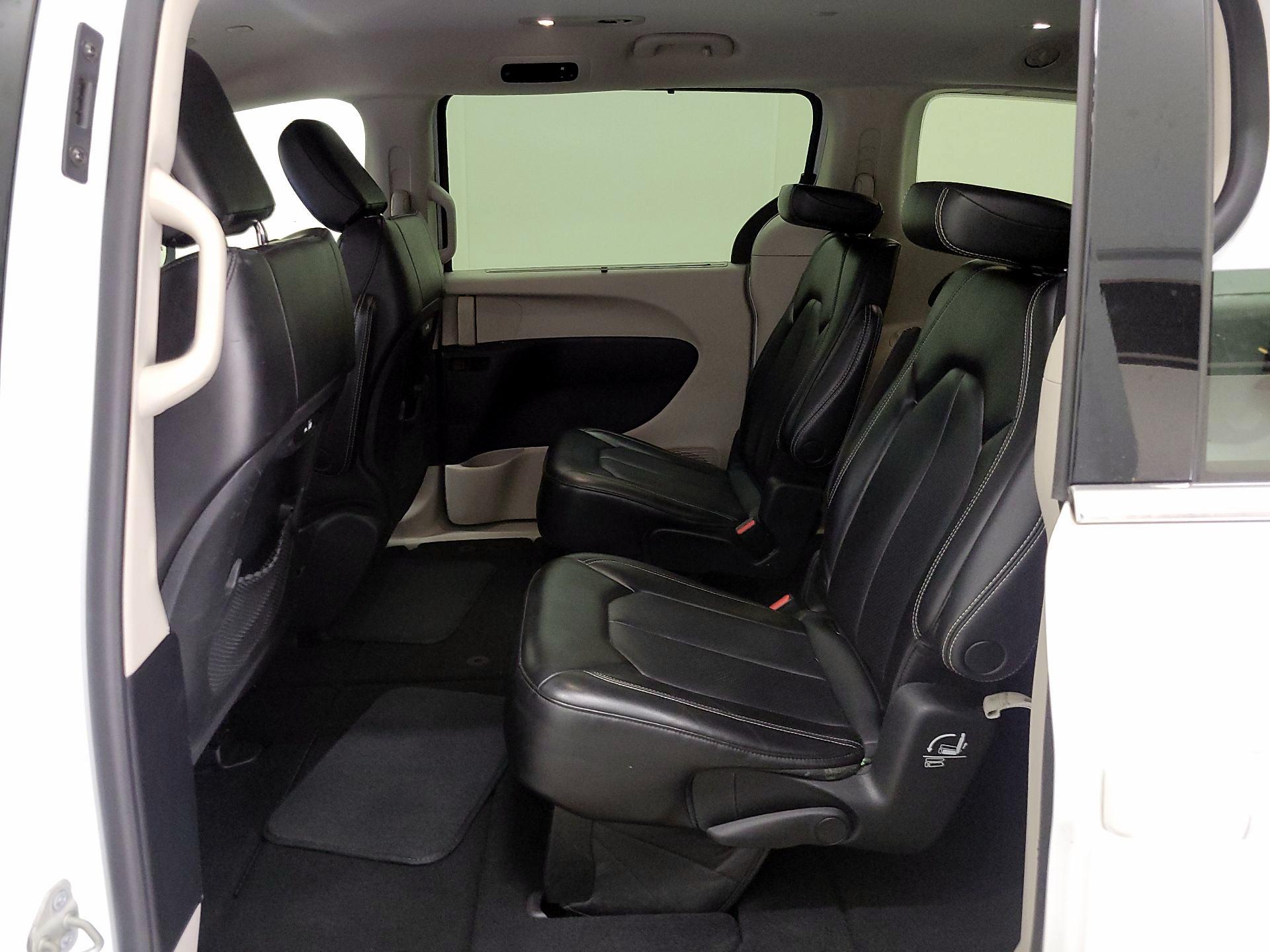 Thumbnail: 2023 Chrysler Pacifica - 19