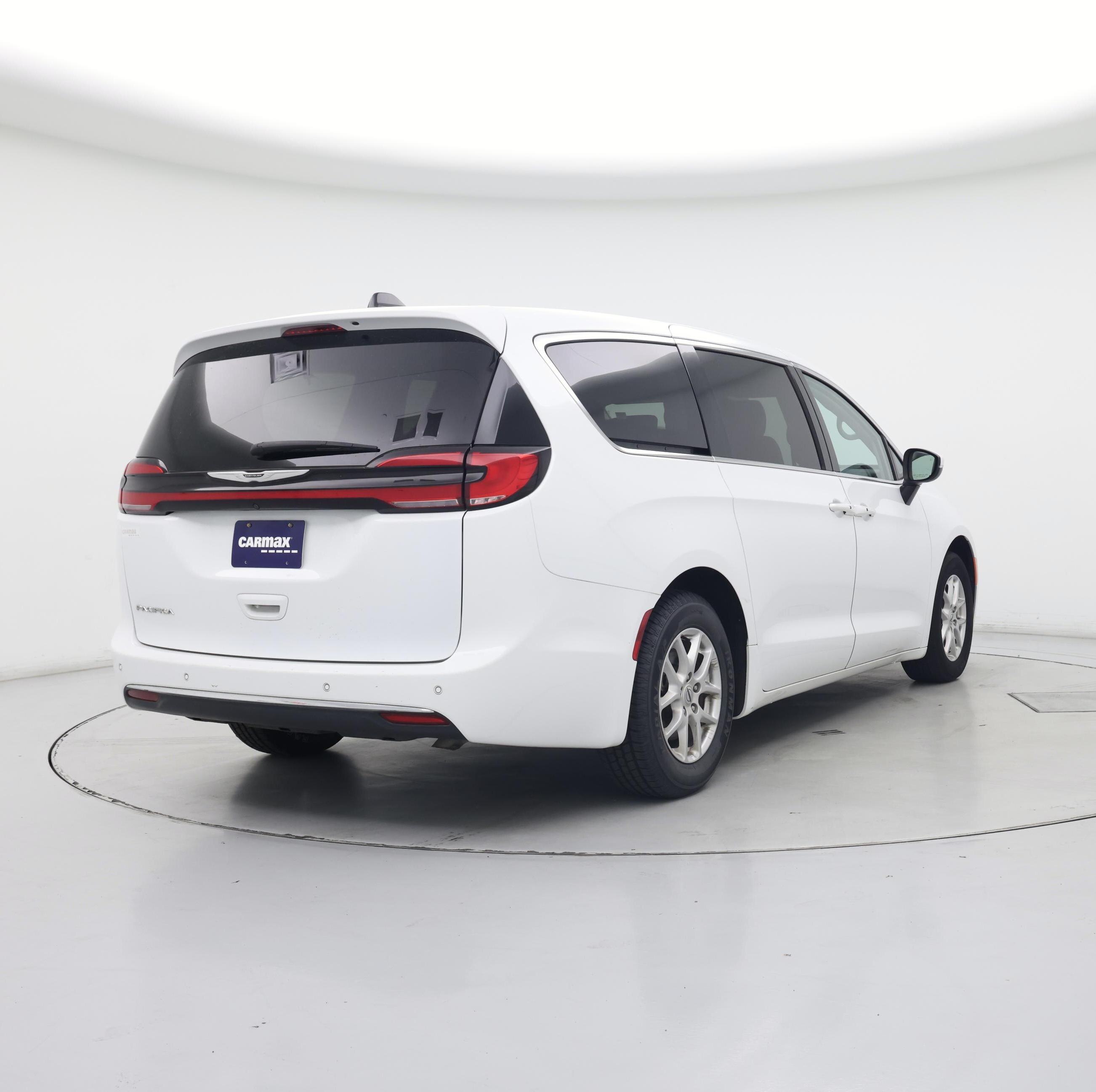 Thumbnail: 2023 Chrysler Pacifica - 8