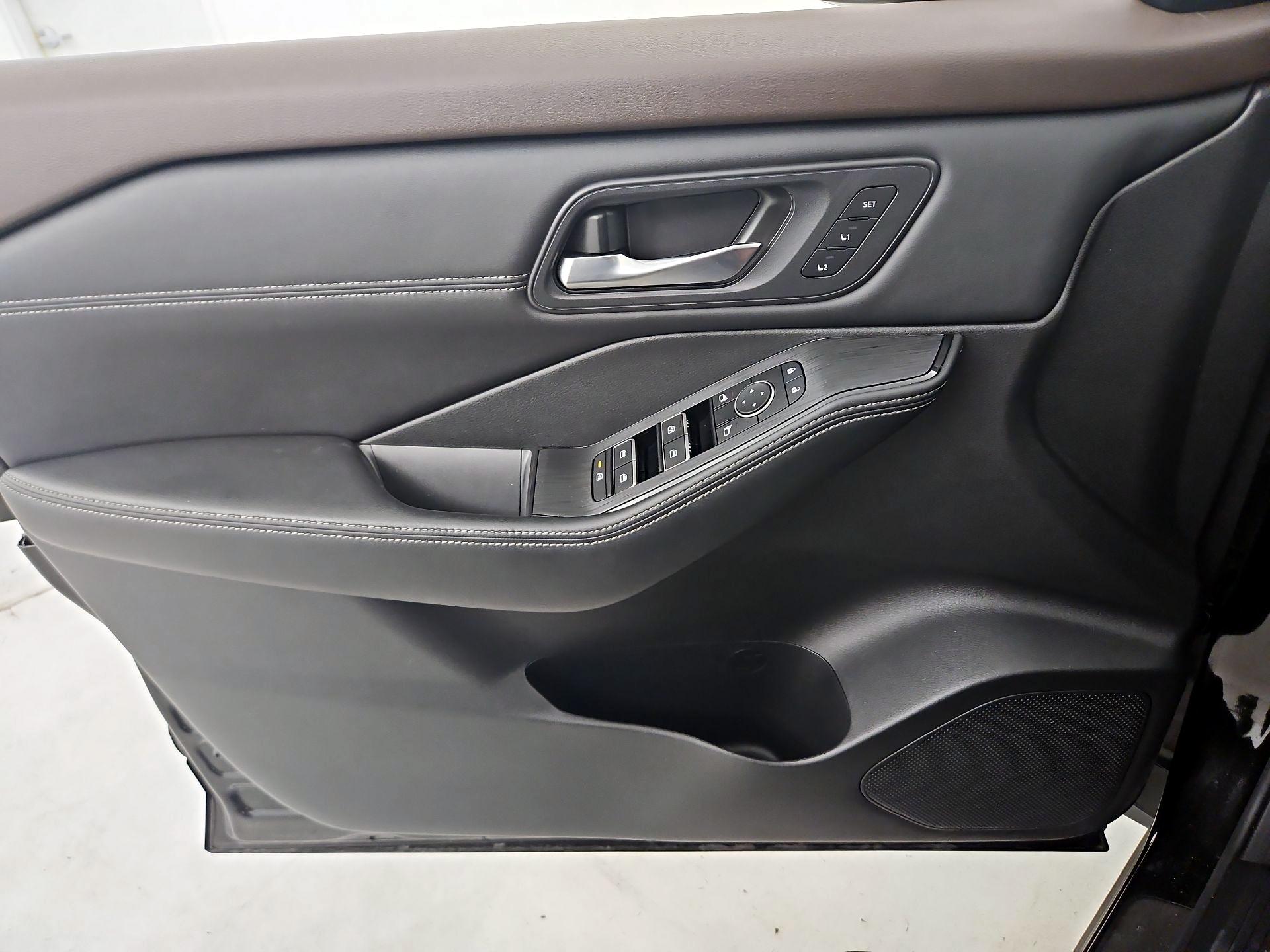 Thumbnail: 2023 Nissan Rogue - 12