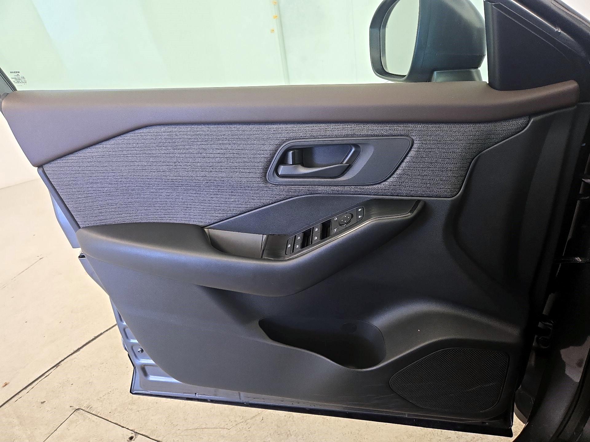 Thumbnail: 2023 Nissan Rogue - 10