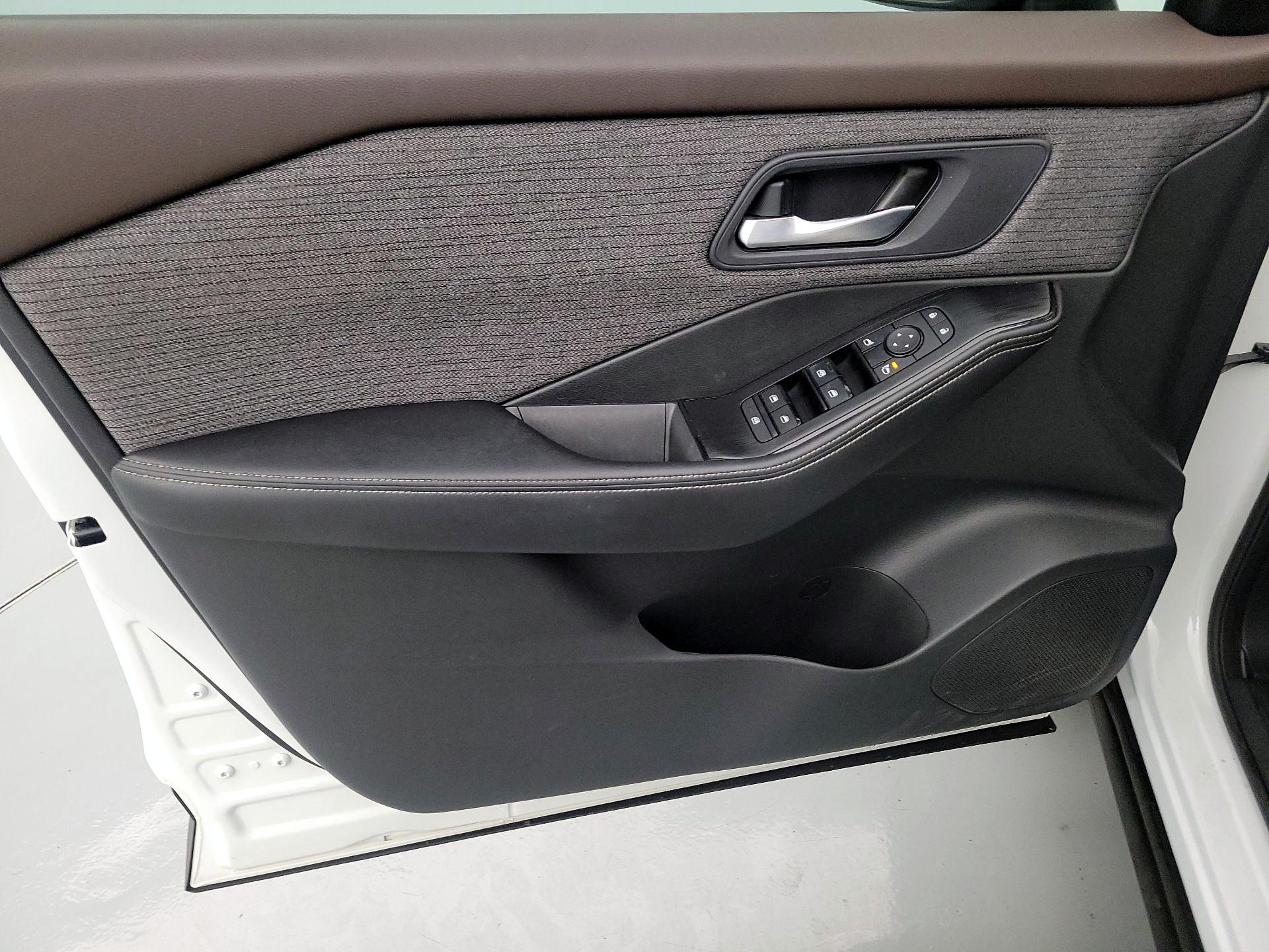 Thumbnail: 2023 Nissan Rogue - 12