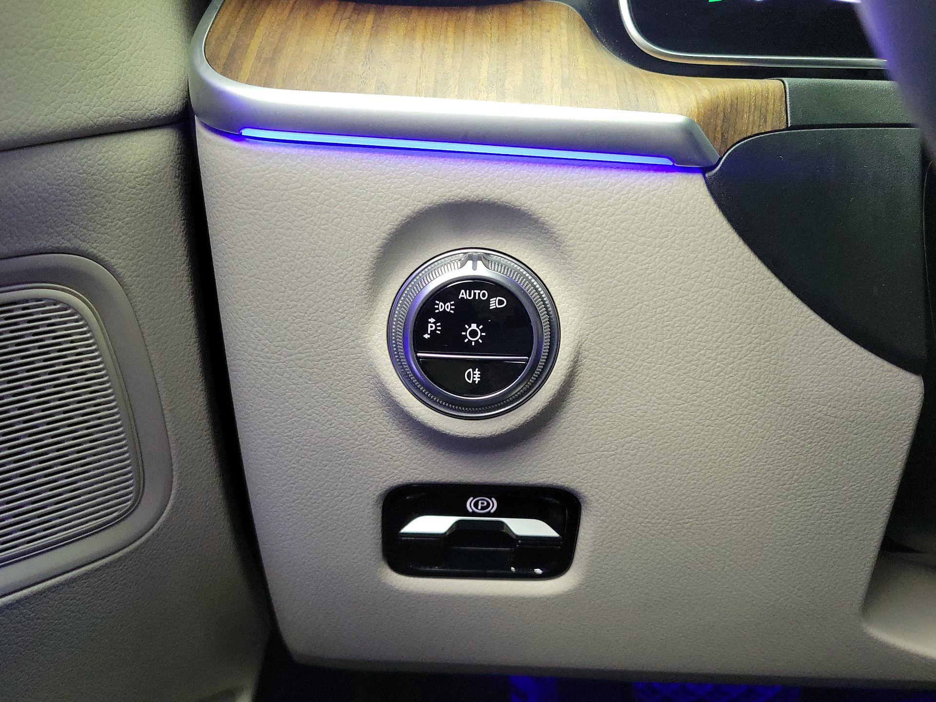 Thumbnail: 2023 Mercedes-Benz C-Class - 13