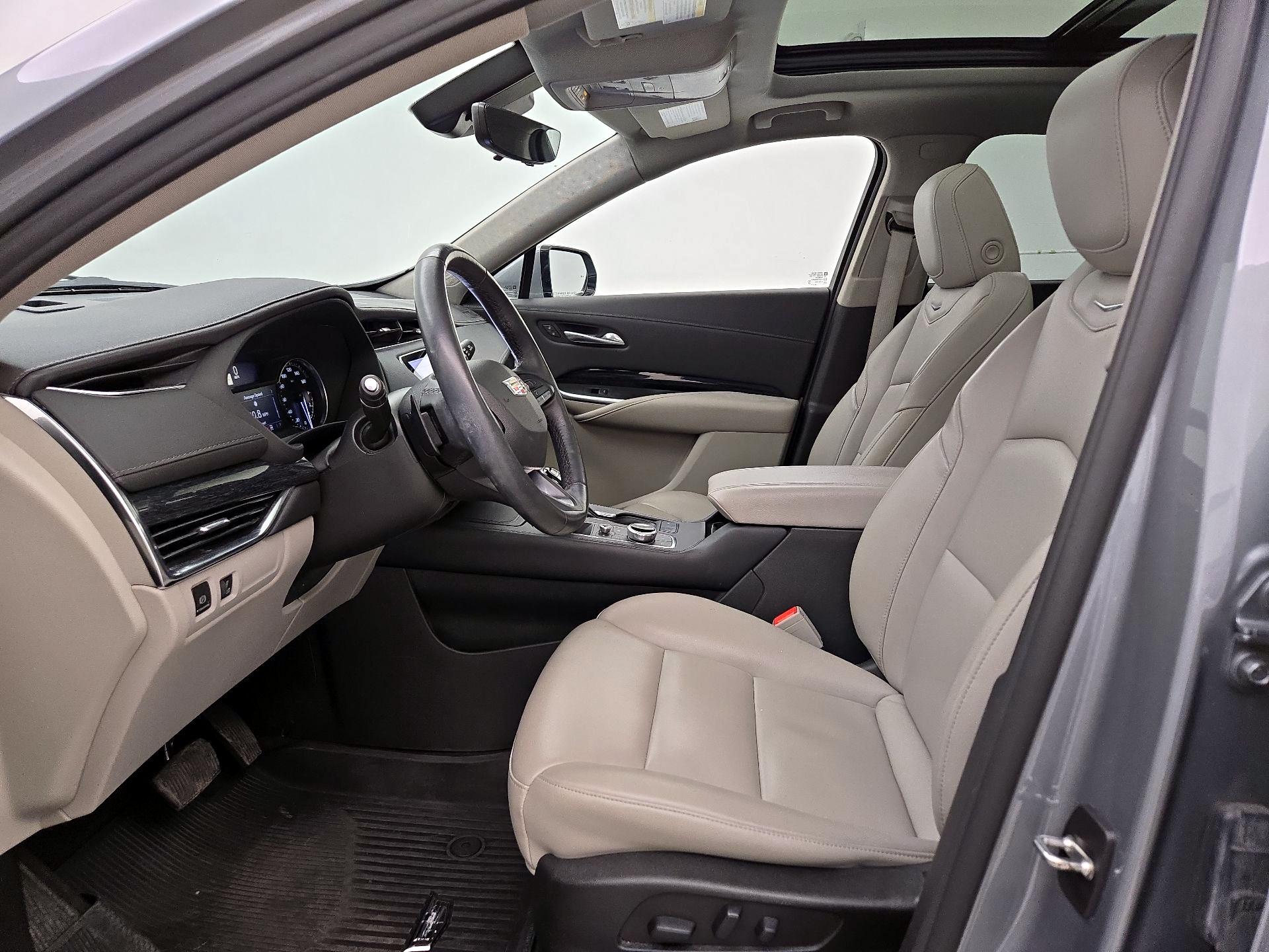 Thumbnail: 2023 Cadillac XT4 - 11