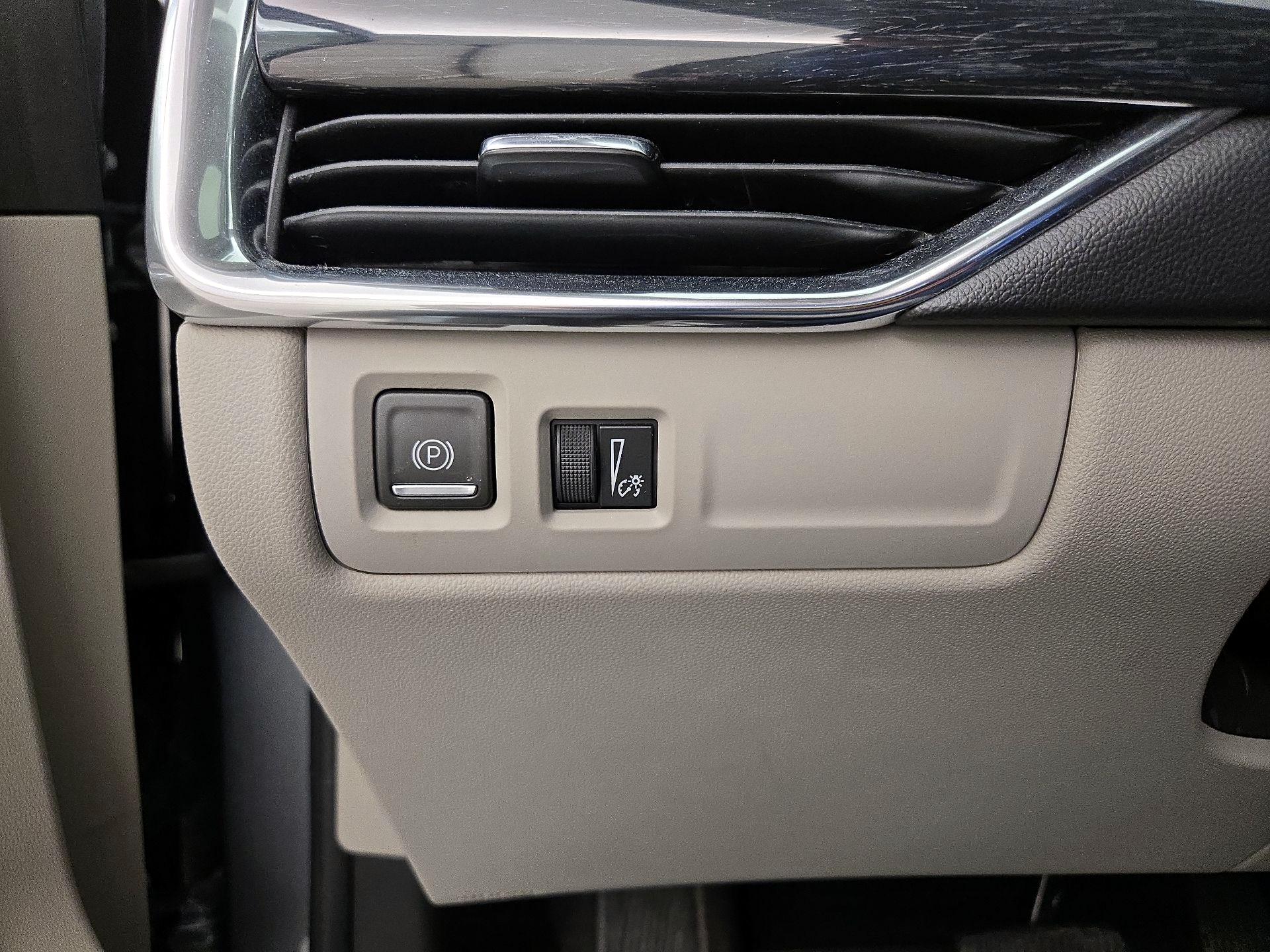 Thumbnail: 2023 Cadillac XT4 - 13