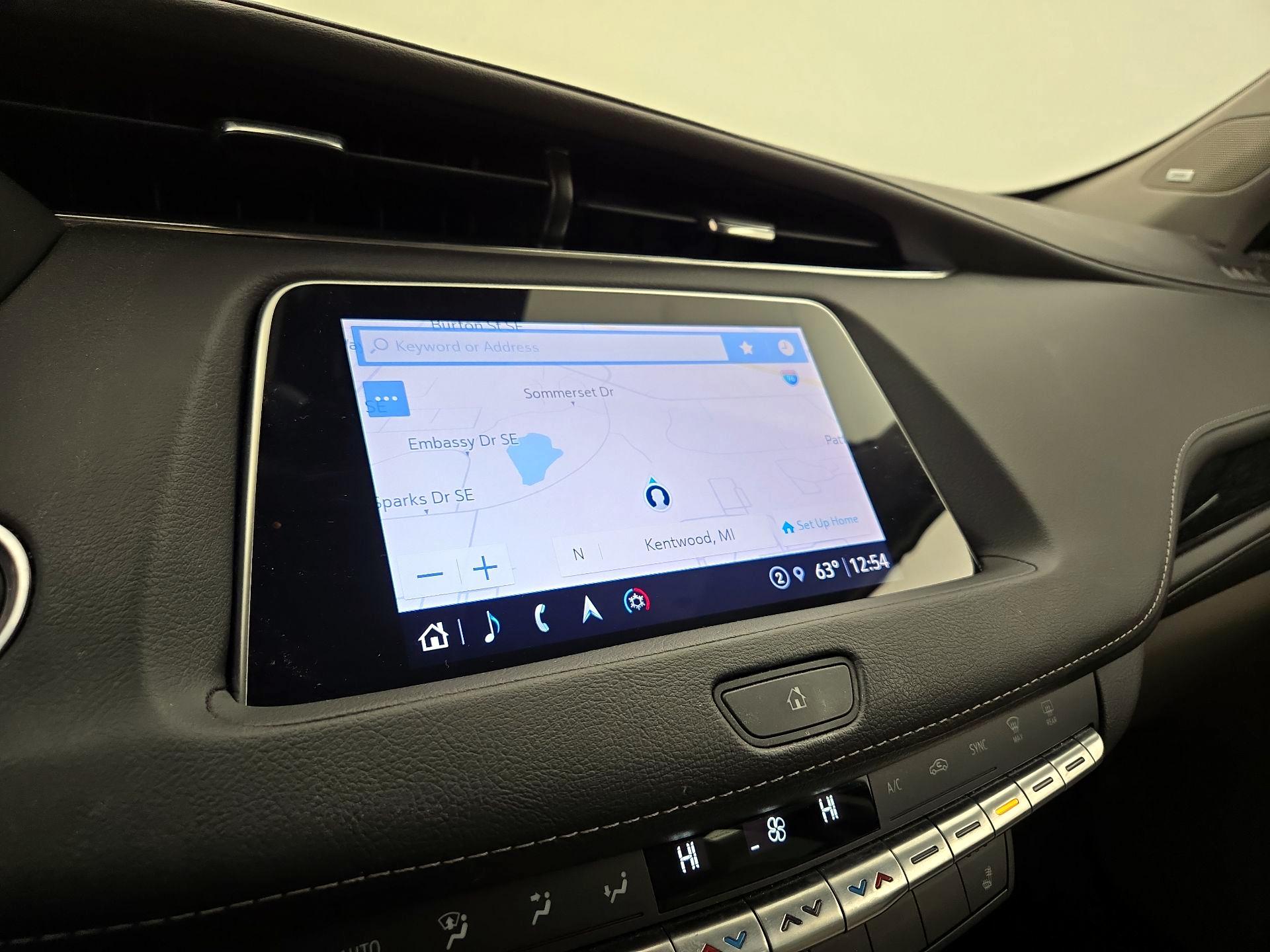 Thumbnail: 2023 Cadillac XT4 - 14