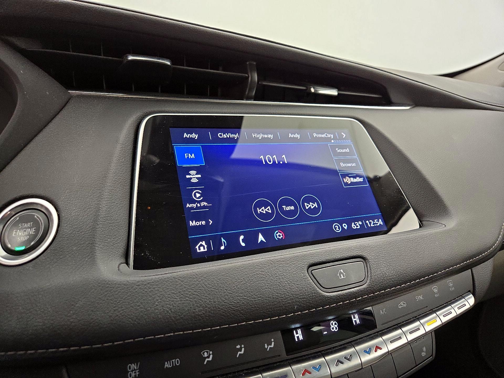 Thumbnail: 2023 Cadillac XT4 - 16