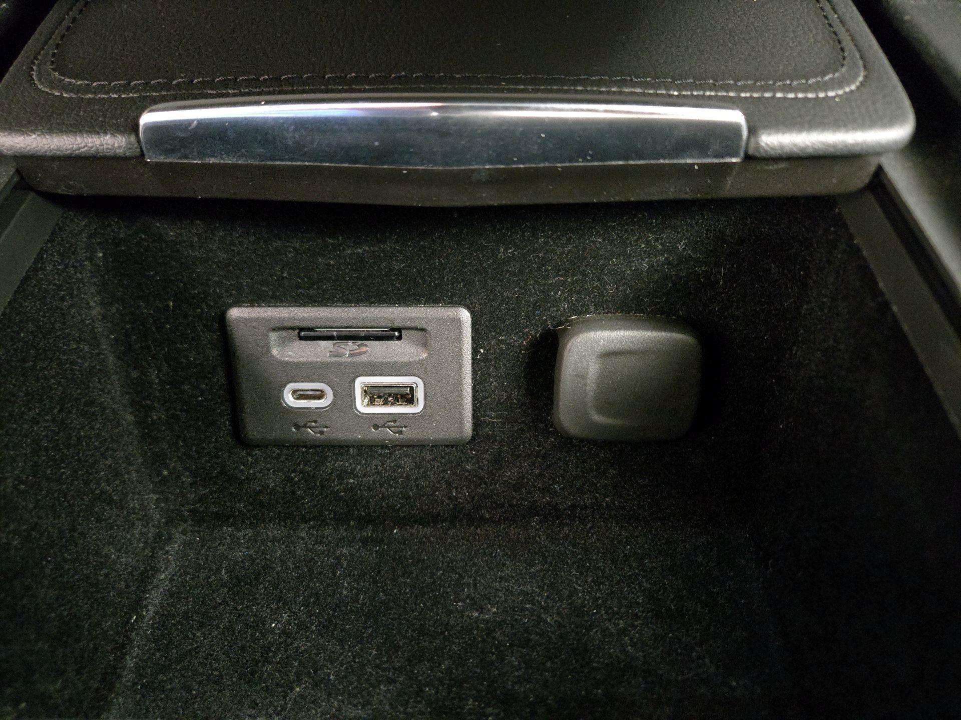 Thumbnail: 2023 Cadillac XT4 - 19