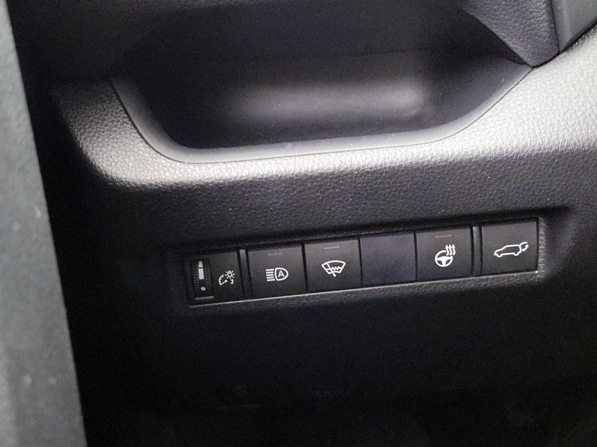 Thumbnail: 2021 Toyota RAV4 - 14