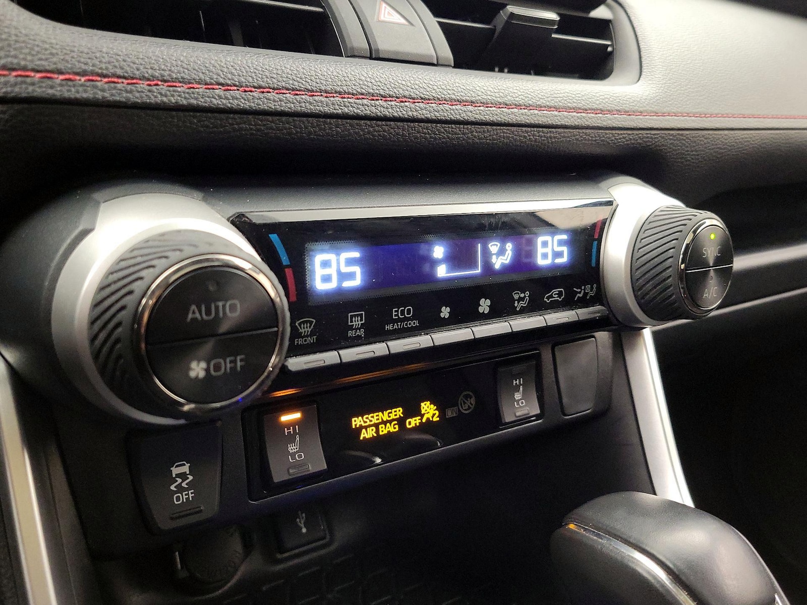 2021 Toyota RAV4 SE - Photo 18