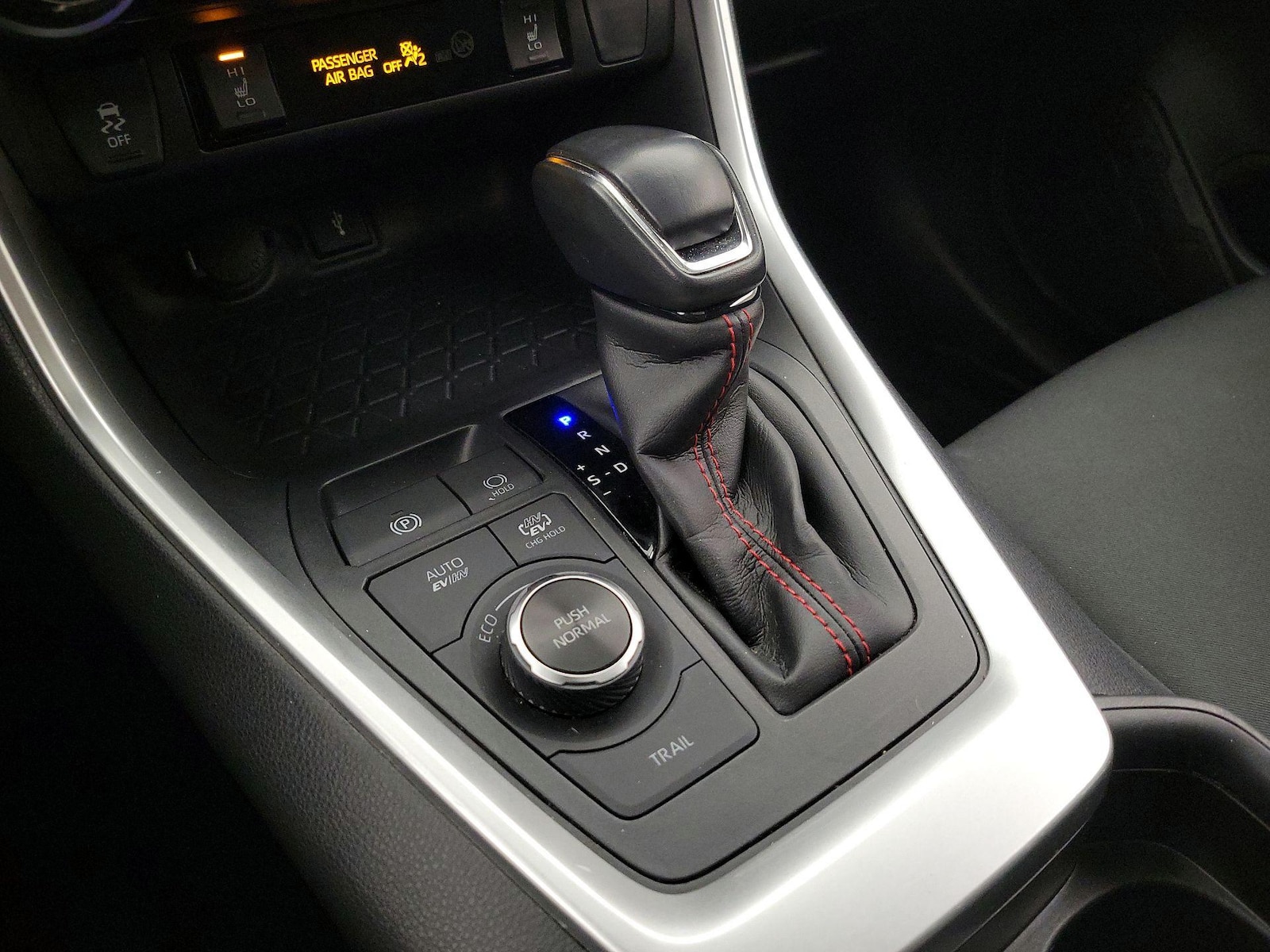 2021 Toyota RAV4 SE - Photo 19