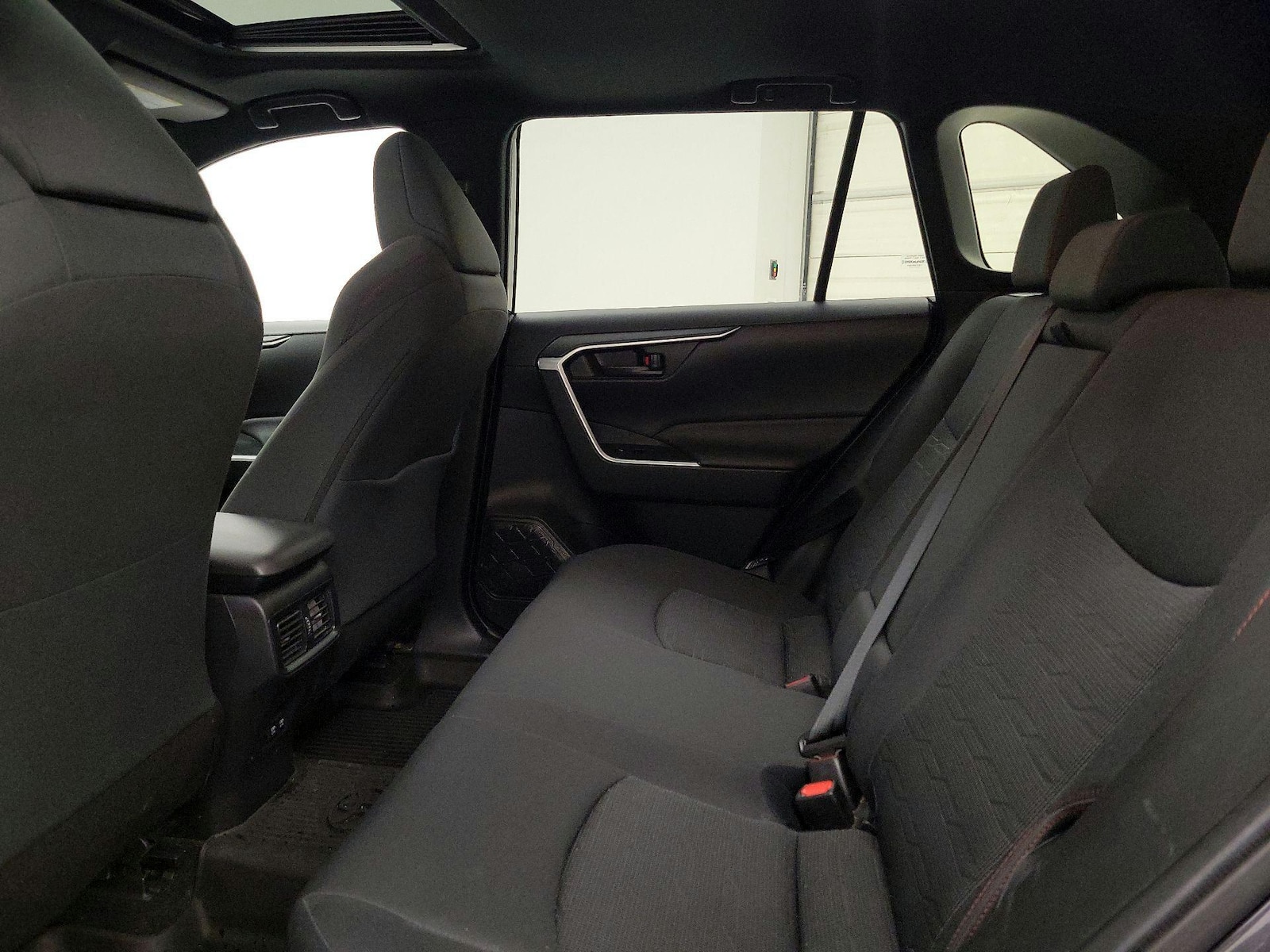 2021 Toyota RAV4 SE - Photo 22