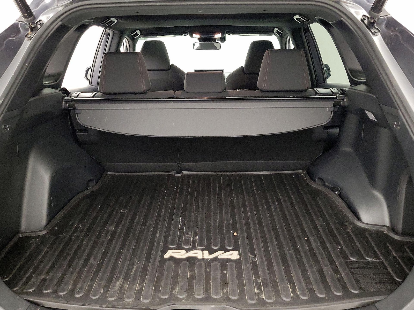 2021 Toyota RAV4 SE - Photo 23