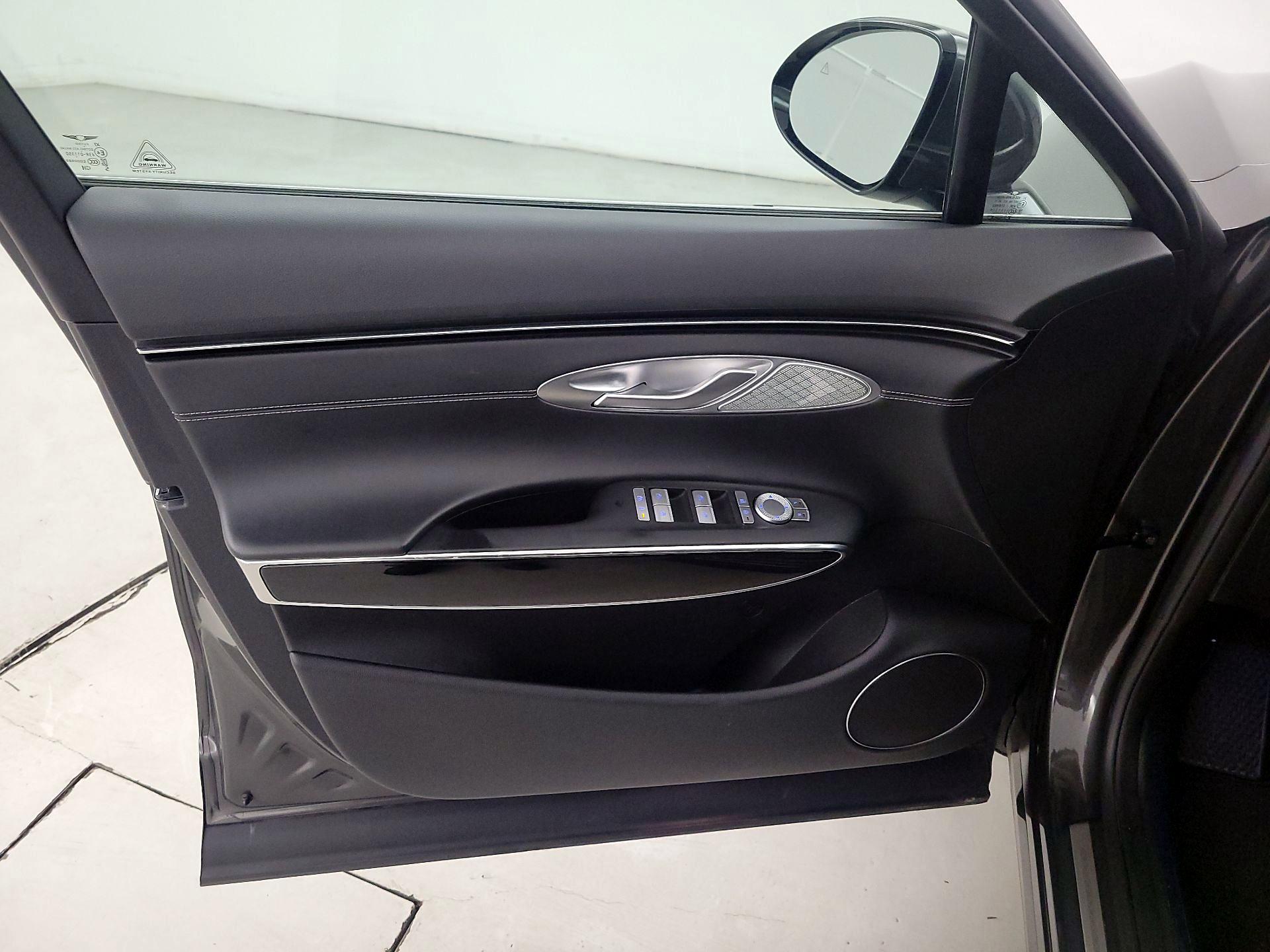 Thumbnail: 2025 Genesis GV70 - 12