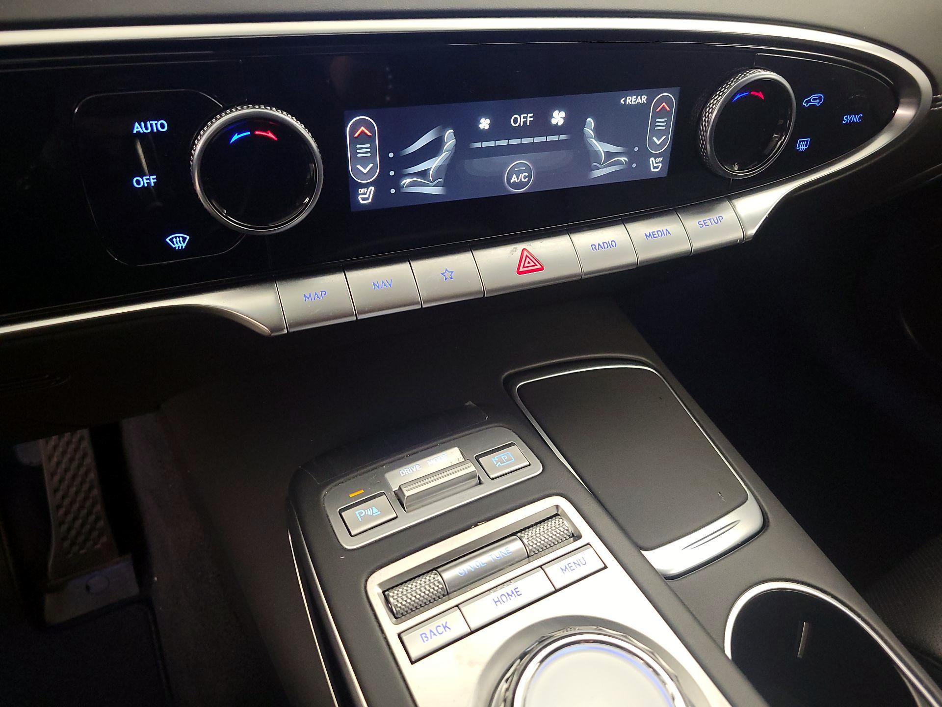 Thumbnail: 2025 Genesis GV70 - 17