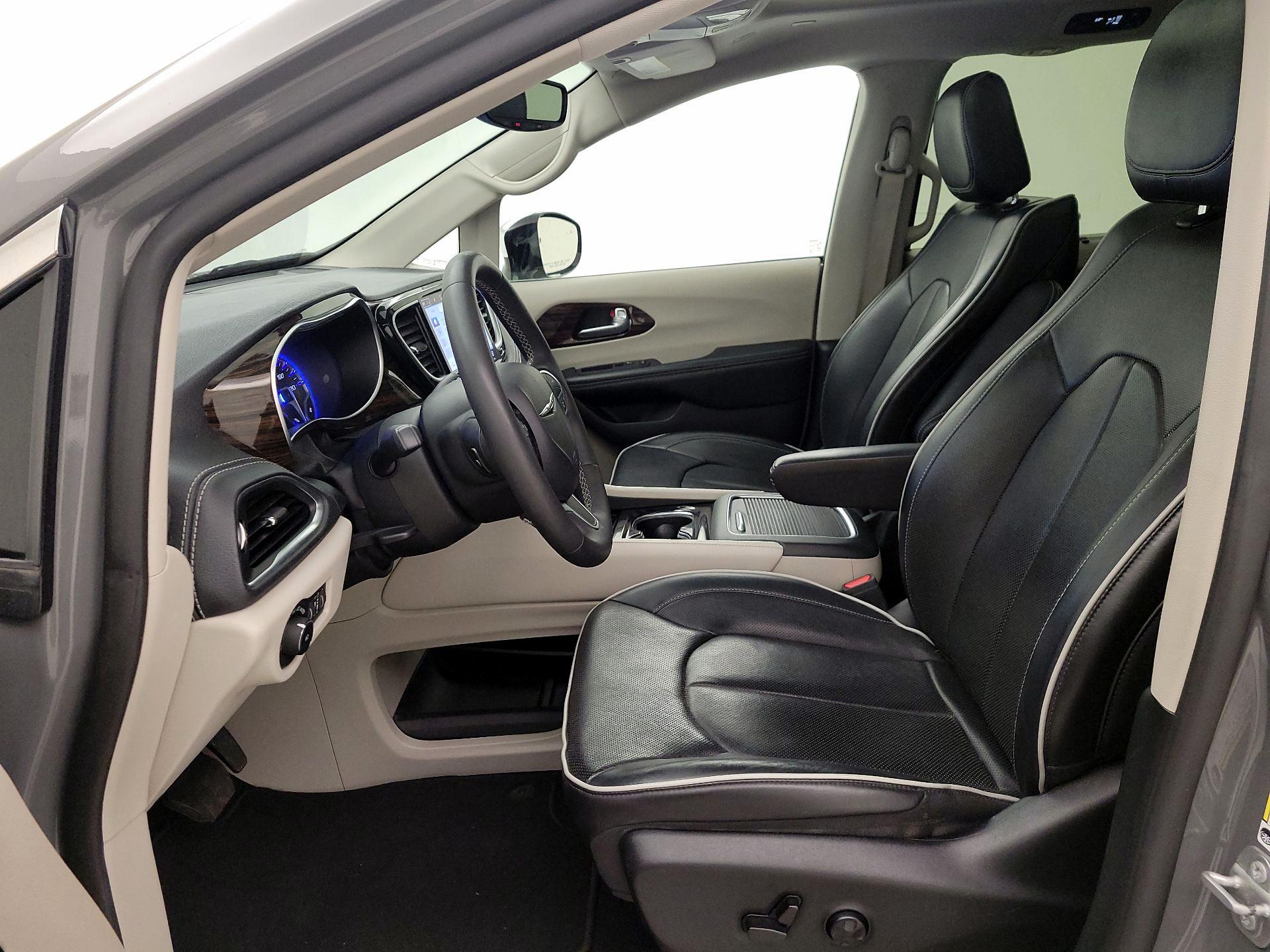 Thumbnail: 2023 Chrysler Pacifica - 11