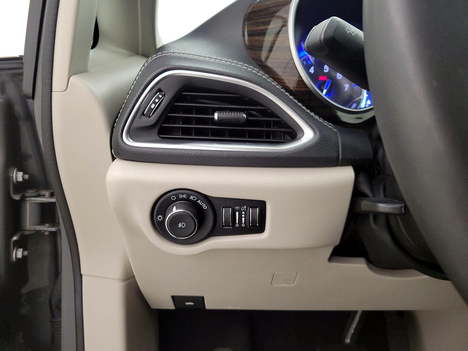 Thumbnail: 2023 Chrysler Pacifica - 13