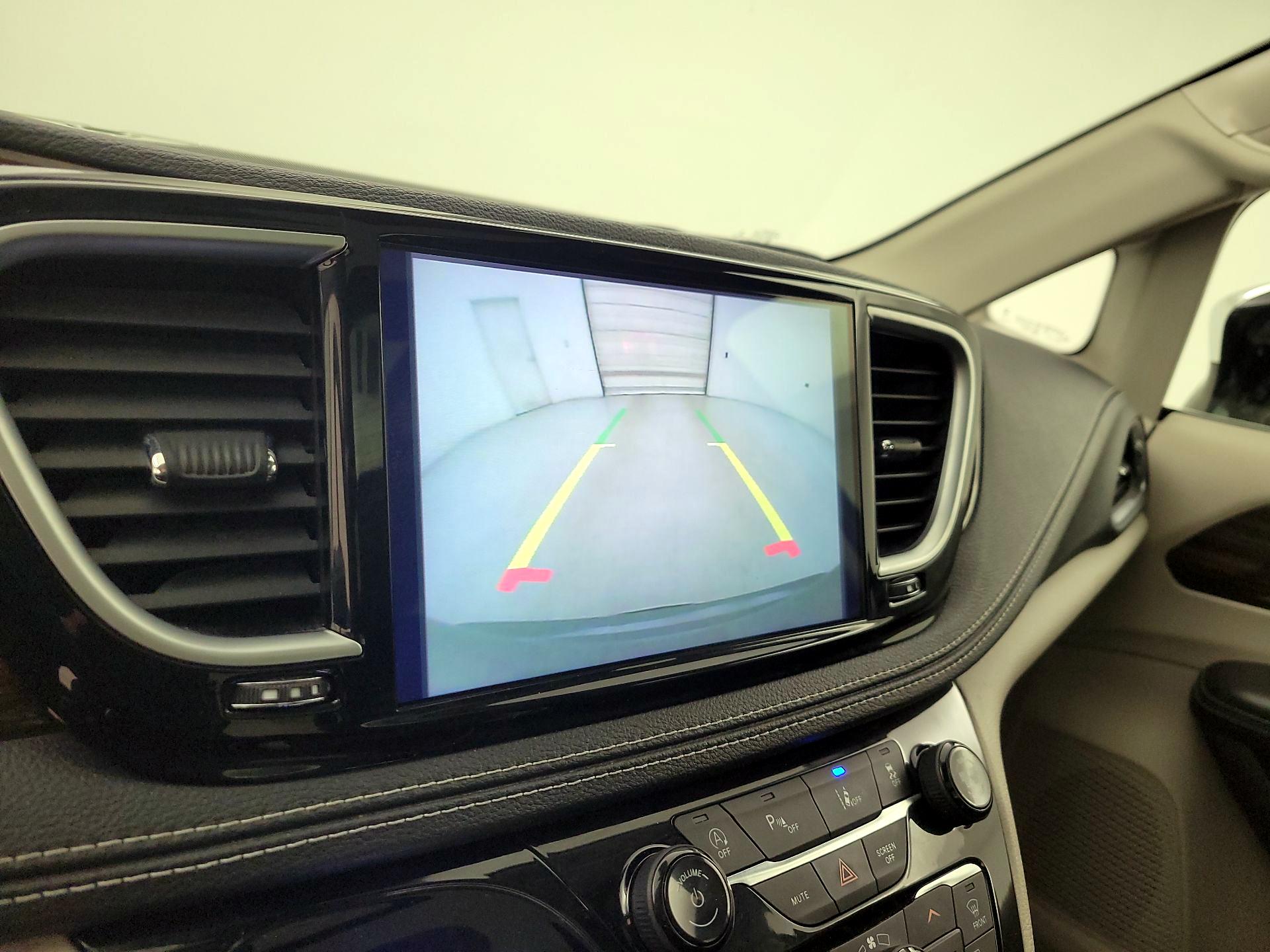 Thumbnail: 2023 Chrysler Pacifica - 15