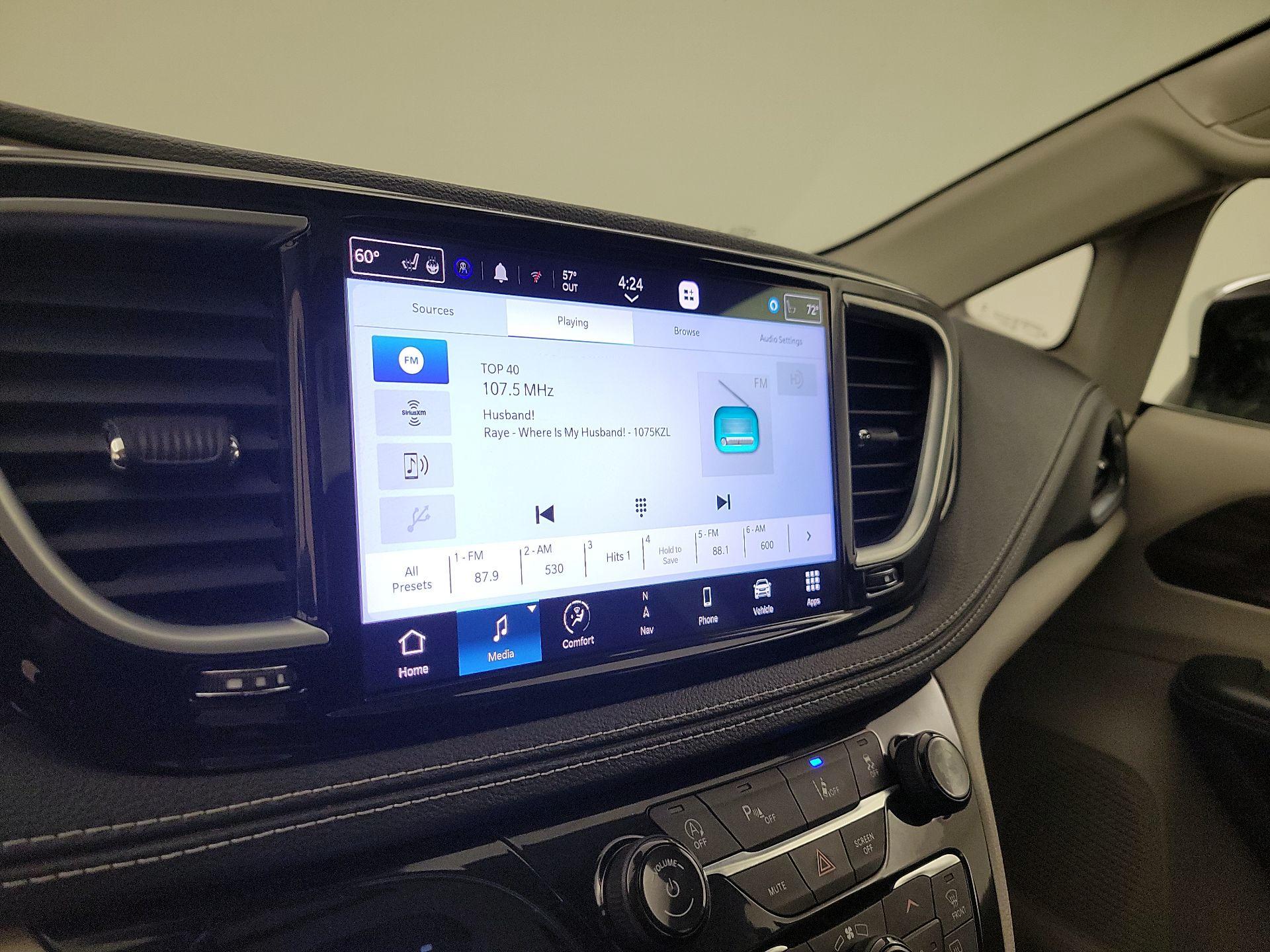 Thumbnail: 2023 Chrysler Pacifica - 16