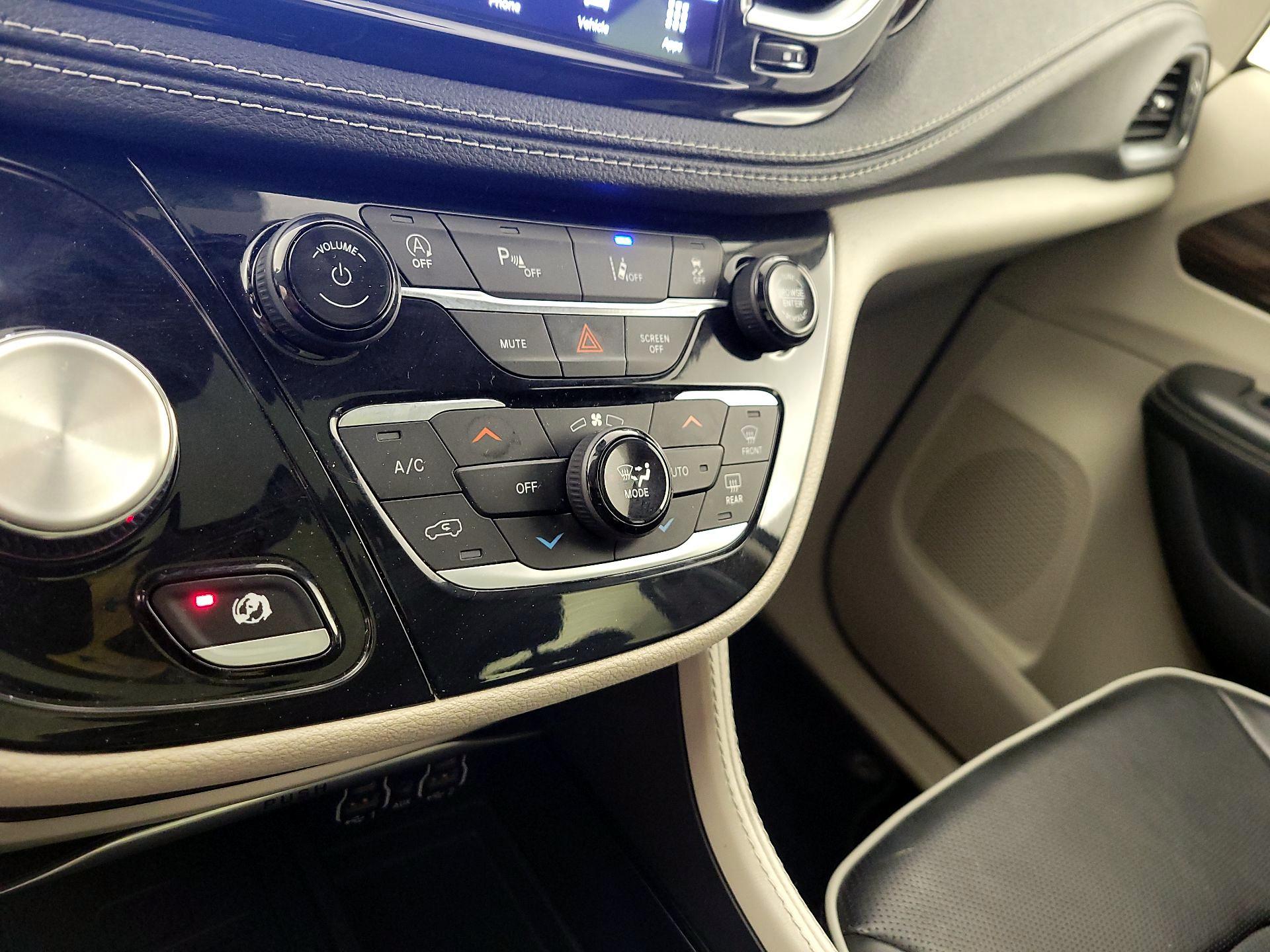 Thumbnail: 2023 Chrysler Pacifica - 17