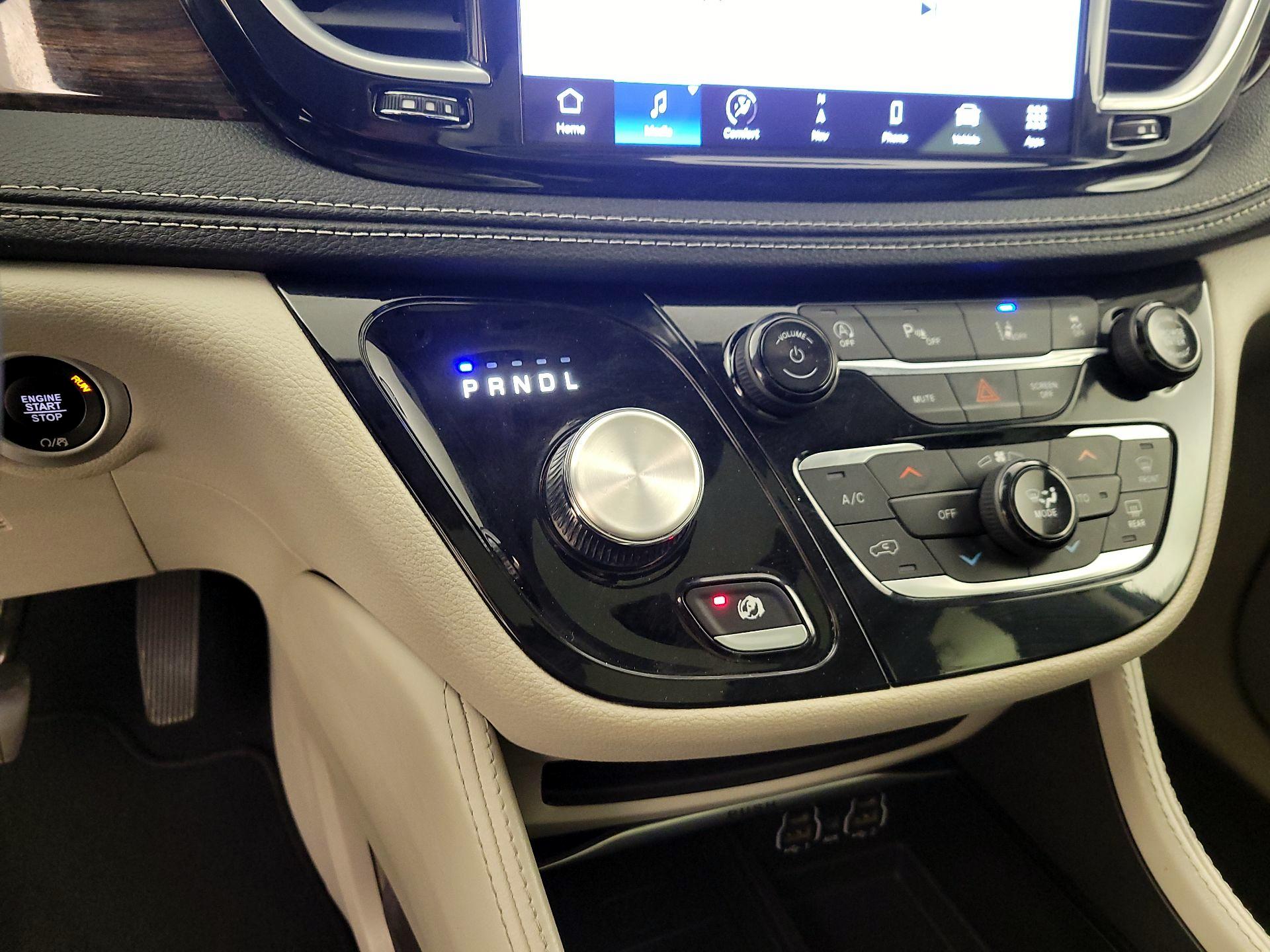 Thumbnail: 2023 Chrysler Pacifica - 18