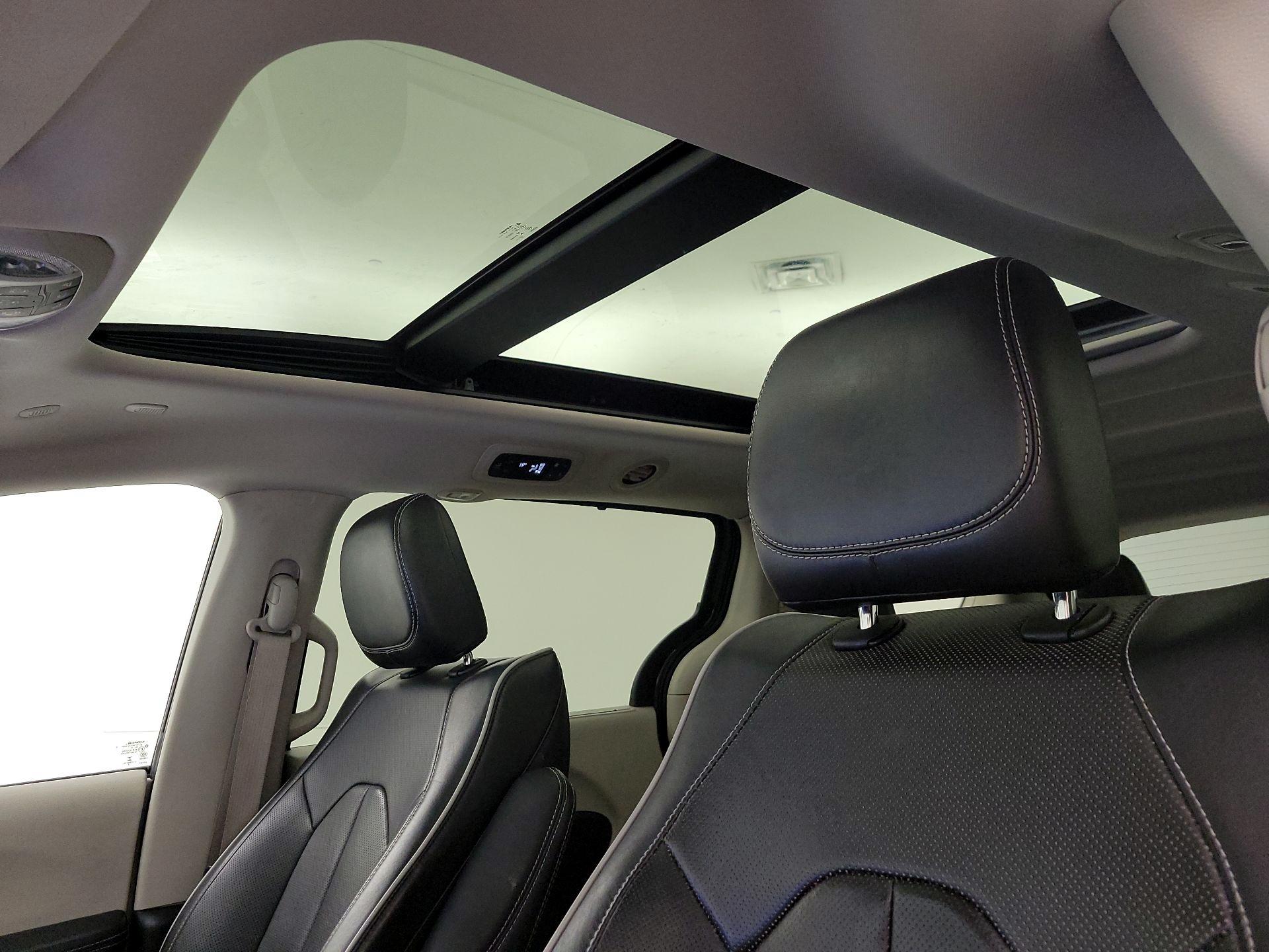 Thumbnail: 2023 Chrysler Pacifica - 20