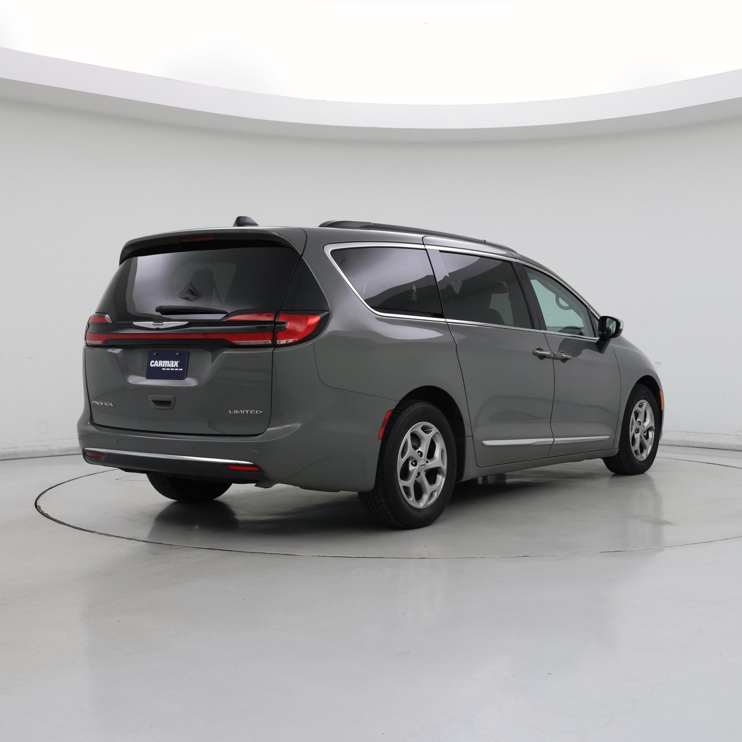 Thumbnail: 2023 Chrysler Pacifica - 8