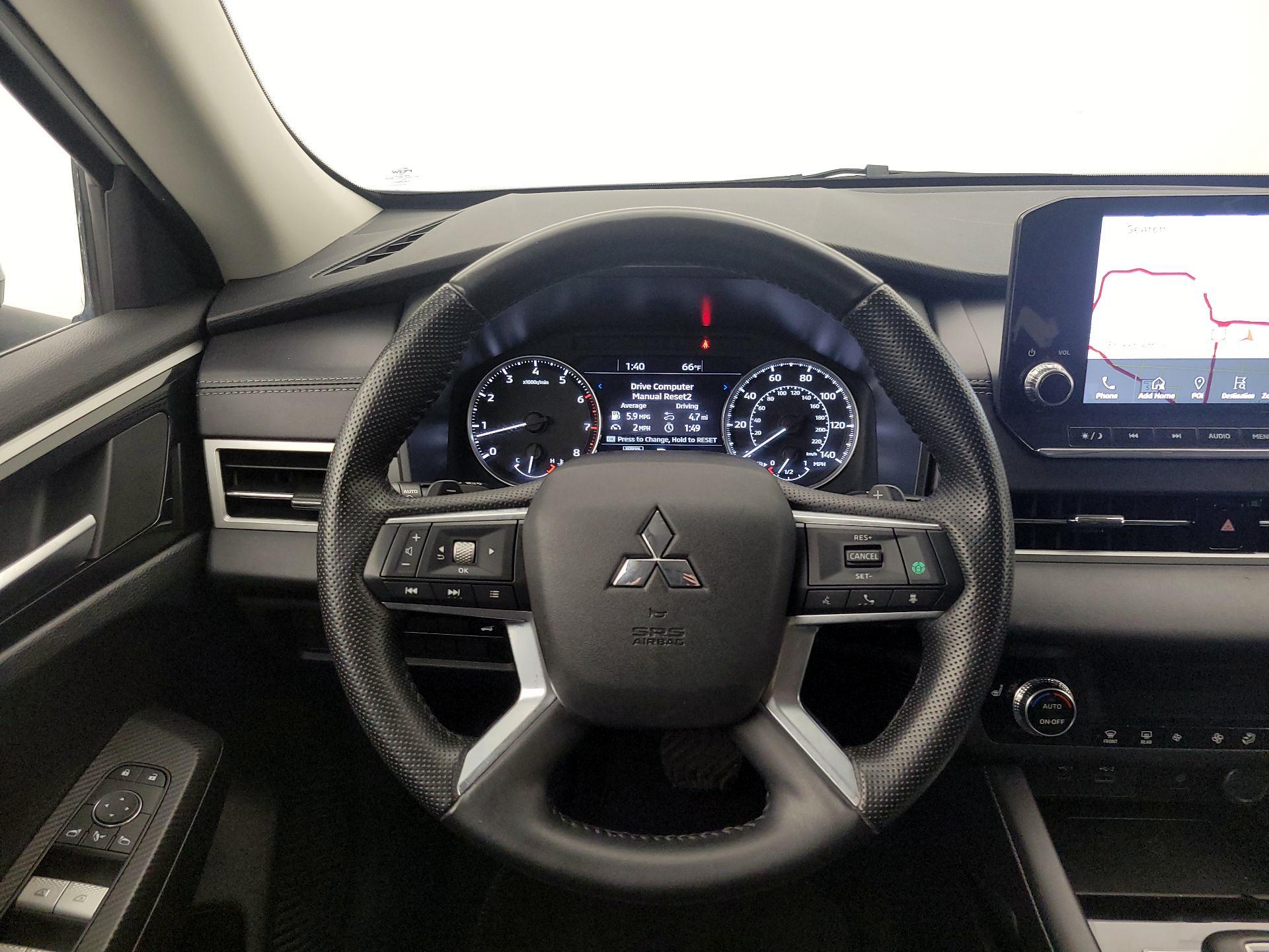 Thumbnail: 2024 Mitsubishi Outlander - 10