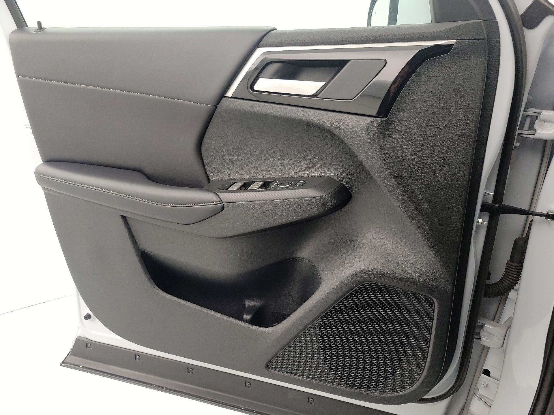 Thumbnail: 2024 Mitsubishi Outlander - 12