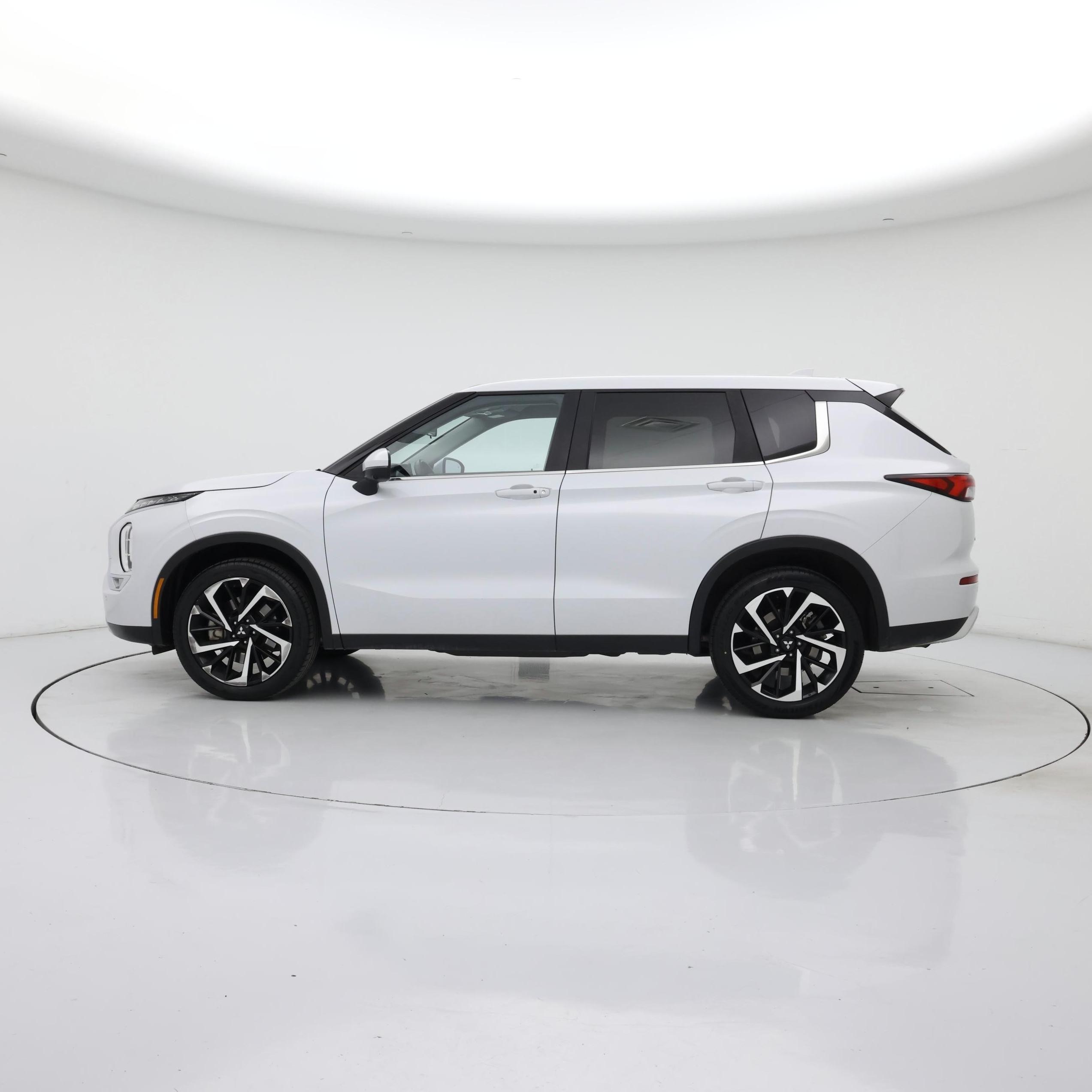 Thumbnail: 2024 Mitsubishi Outlander - 3