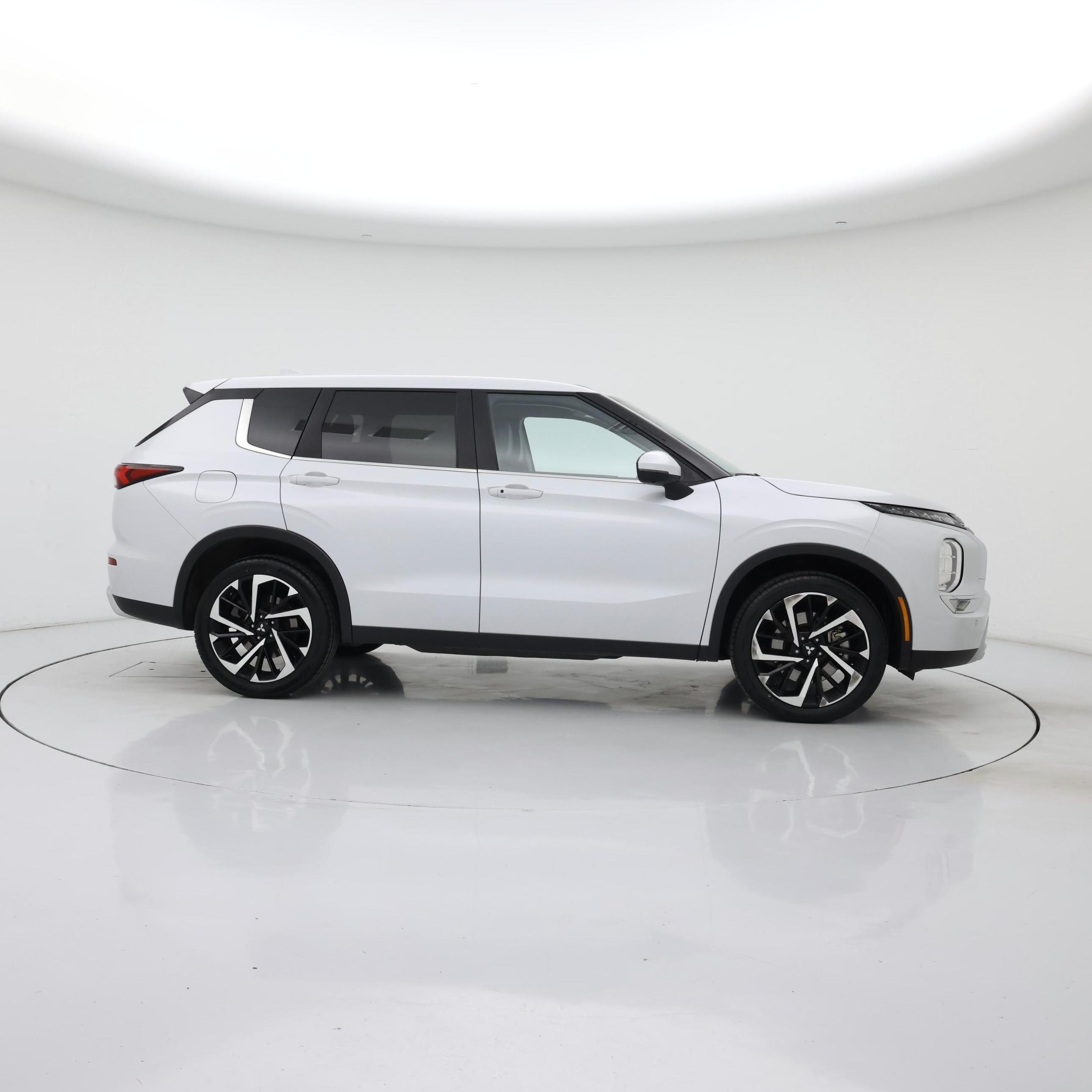 Thumbnail: 2024 Mitsubishi Outlander - 7