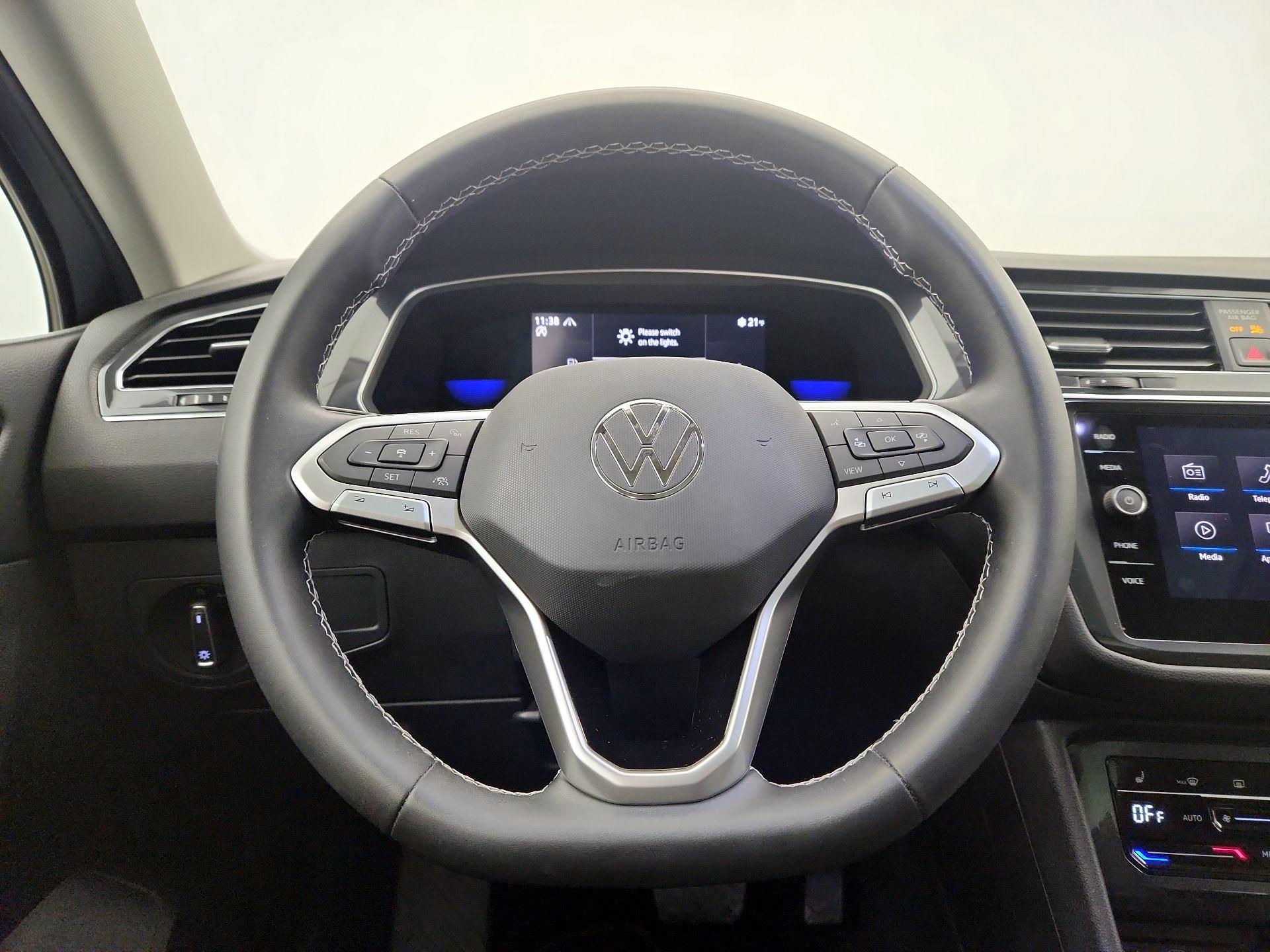 Thumbnail: 2023 Volkswagen Tiguan - 10