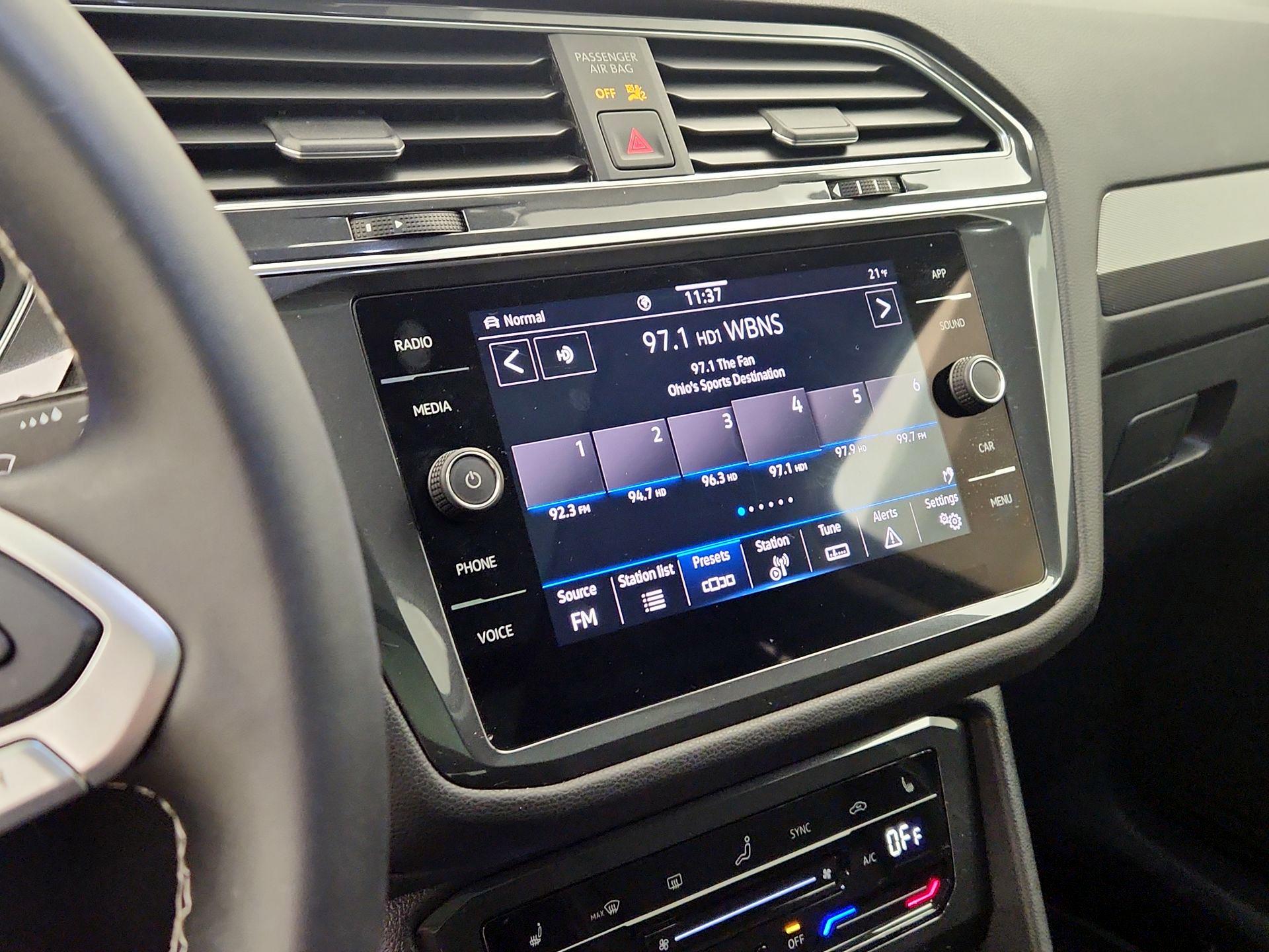 Thumbnail: 2023 Volkswagen Tiguan - 15