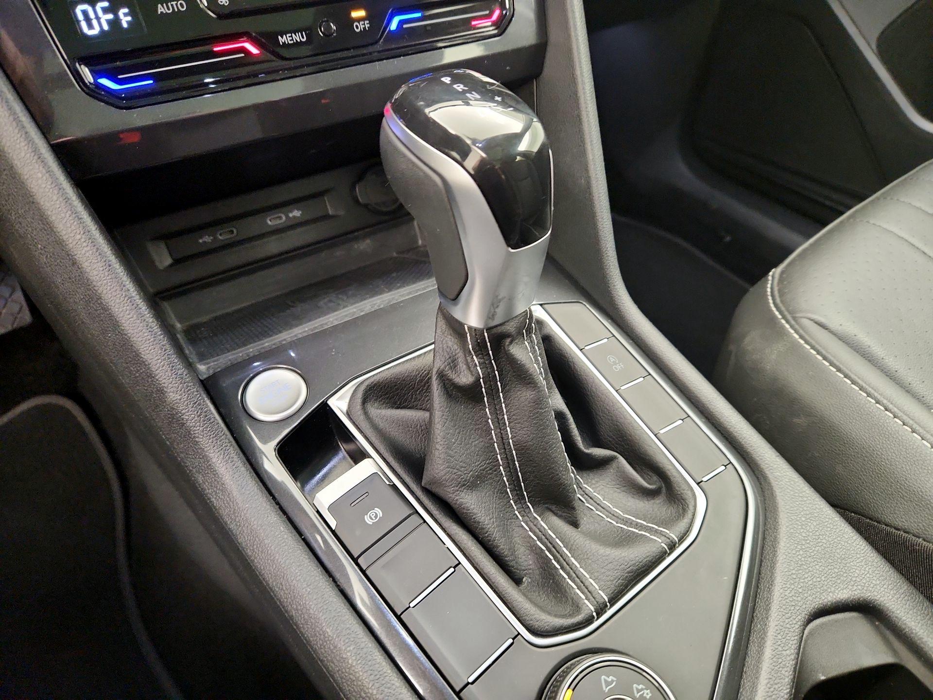 Thumbnail: 2023 Volkswagen Tiguan - 17