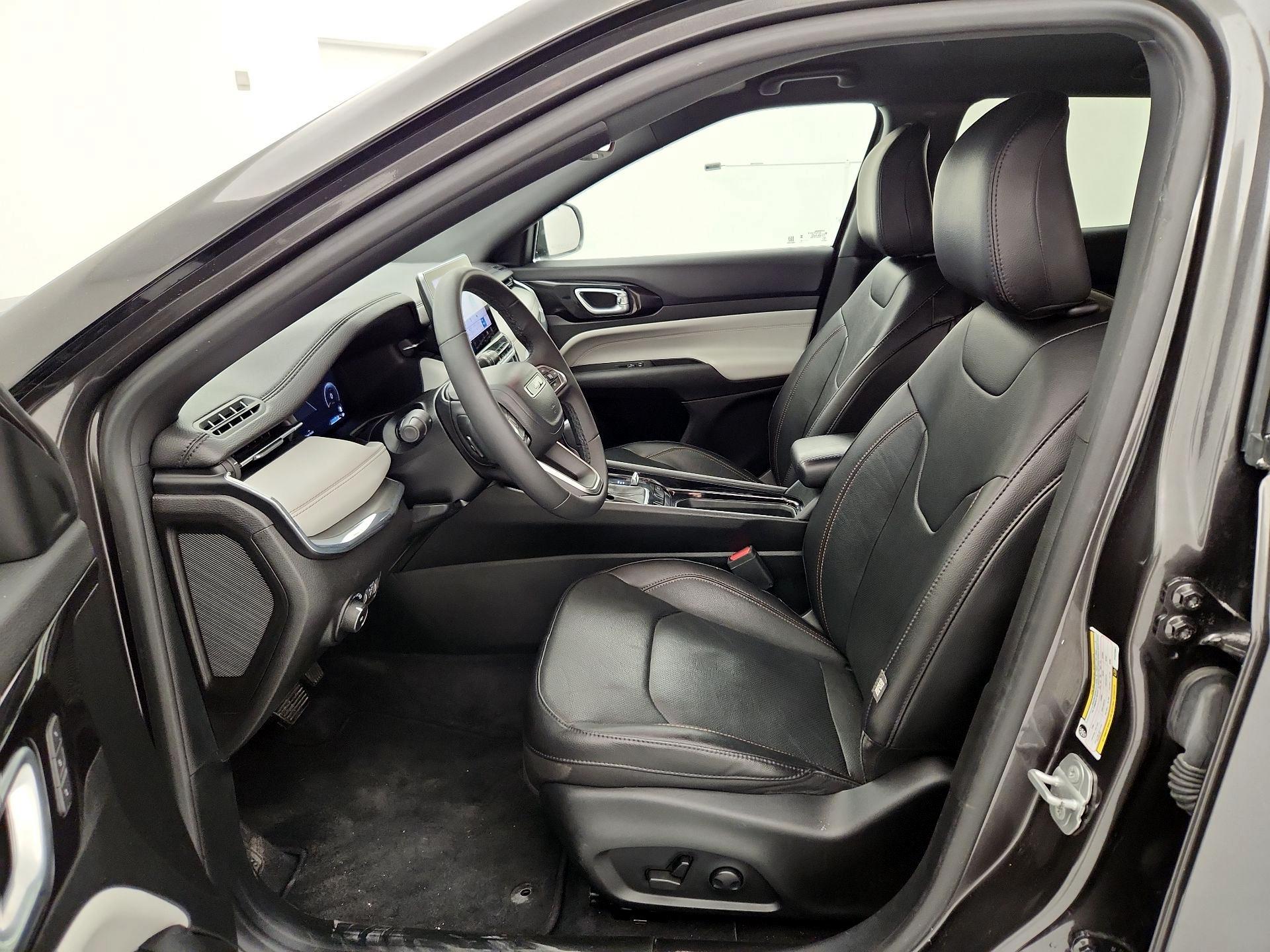 Thumbnail: 2023 Jeep Compass - 11